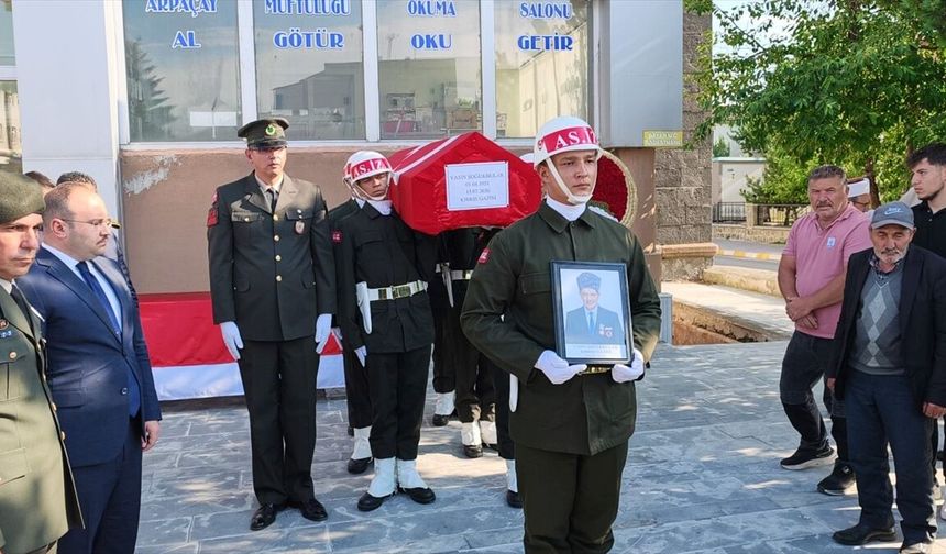 Kars'ta vefat eden Kıbrıs gazisi son yolculuğuna uğurlandı