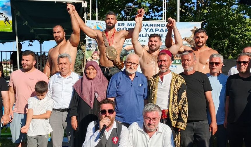 Tarihi Namazgah Yağlı Pehlivan Güreşleri'nde başpehlivanlığı Seçkin Duman kazandı