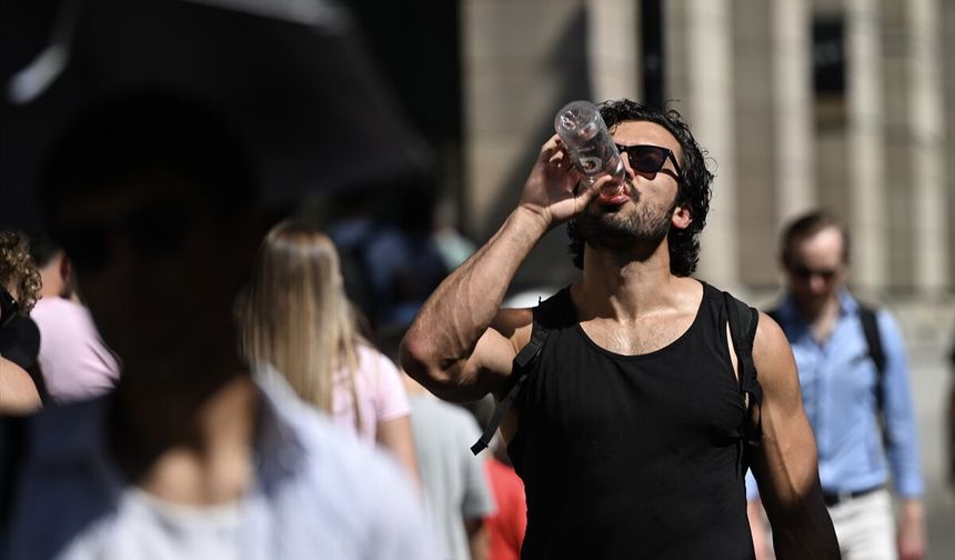 Londra’nın en sıcak gününden görüntüler