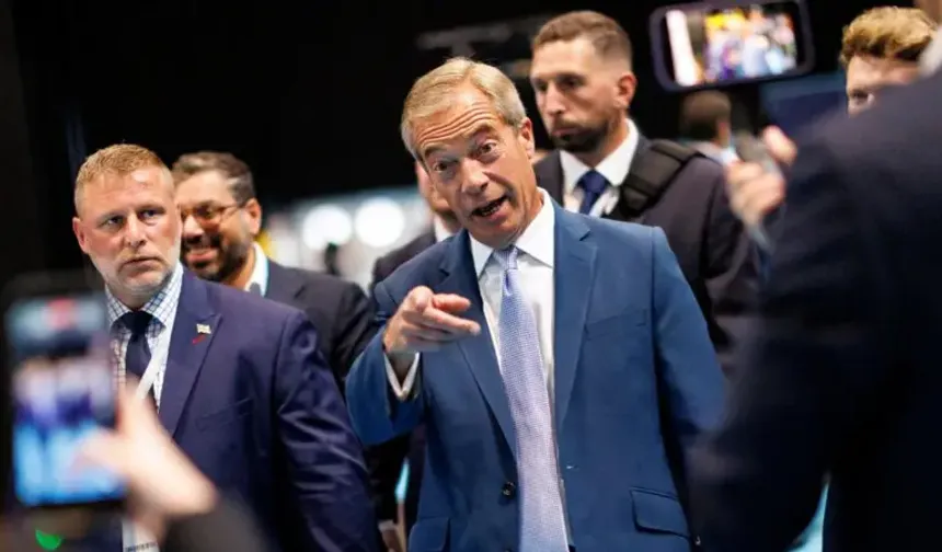 Reform UK’de 500 Bin Sterlinlik Bağış Krizi: İki Yetkili Görevden Ayrıldı