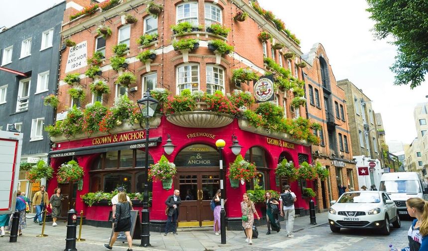 Londra’nın gece hayatında yeni pub tartışması