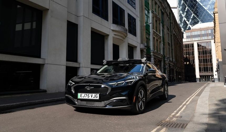 Londra’da sürücüsüz taksi dönemi başladı