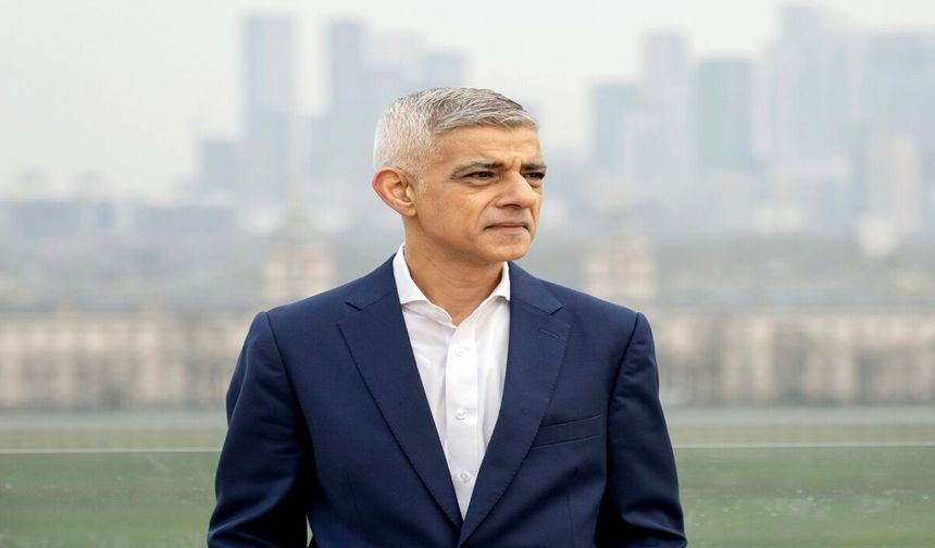 Sadiq Khan’a 24 yıllık Nissan Micra’dan ceza kesildi
