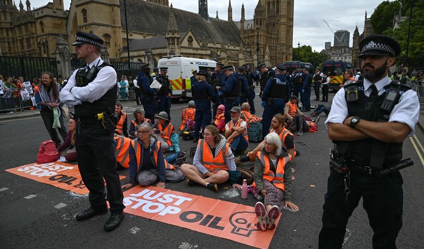 Londra’da Just Stop Oil eylemi, protestodan fotoğraflar