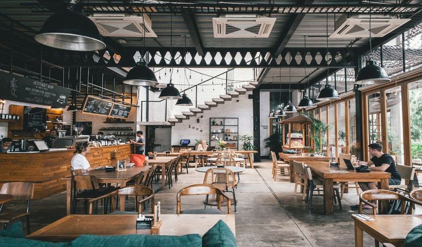 Ekonomi büyüdü, restoran ve eğlence sektörleri geriledi