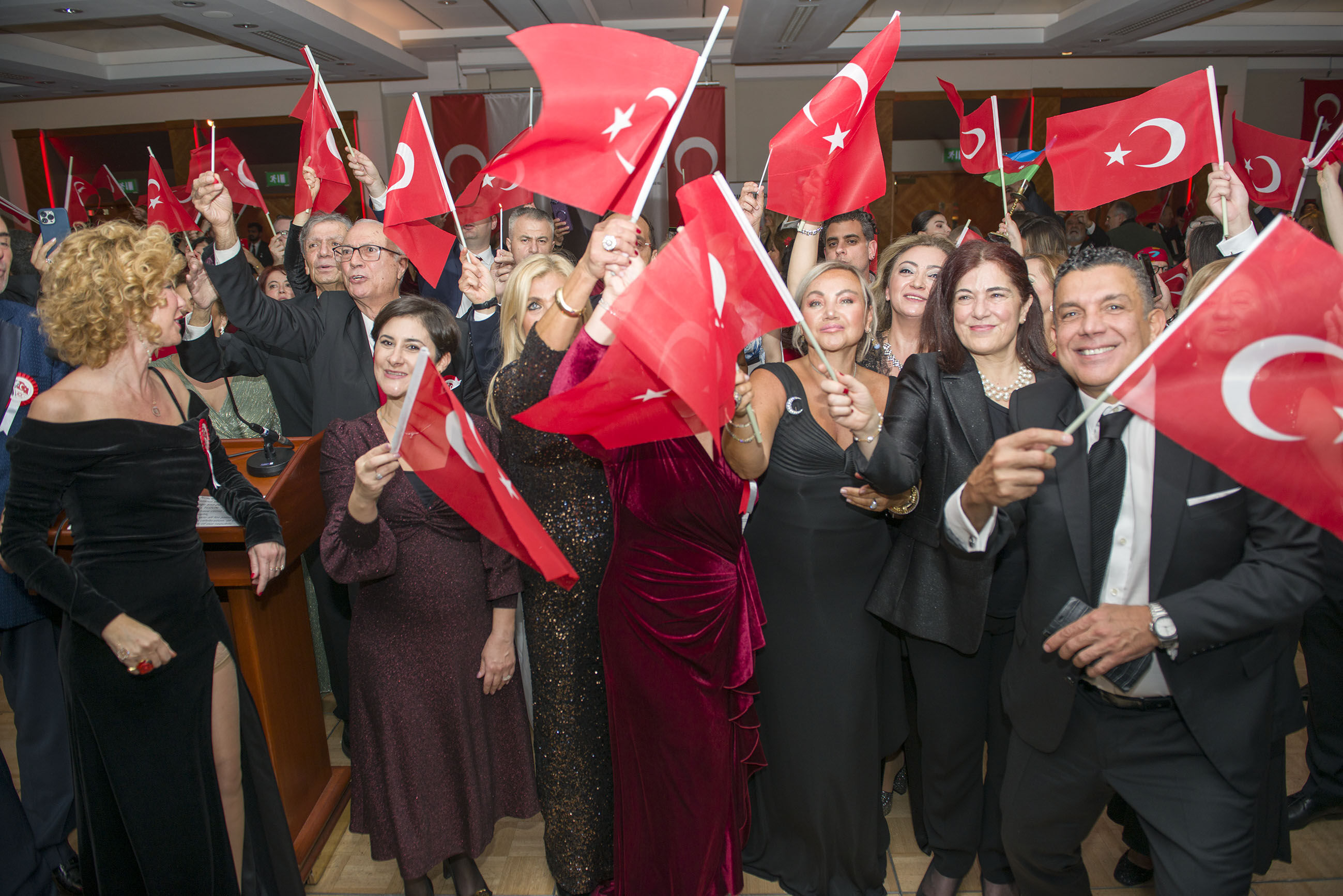 Çanakkale Anma Platformu’ndan Londra’da 100’üncü yıl balosu