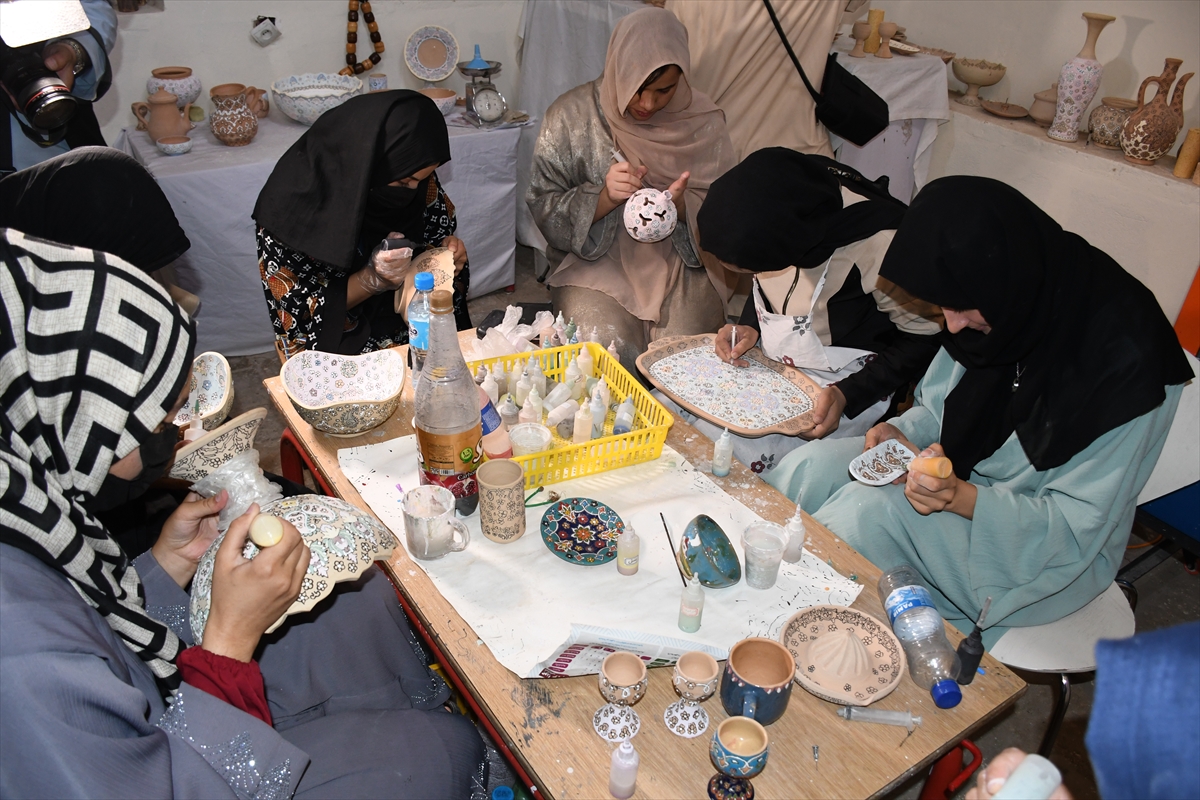 TİKA'dan Afganistan'da sanat merkezine malzeme desteği