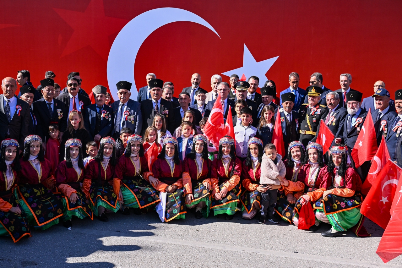 Van, Hakkari, Bitlis ve Muş'ta Cumhuriyet'in 101. yıl dönümü kutlamaları