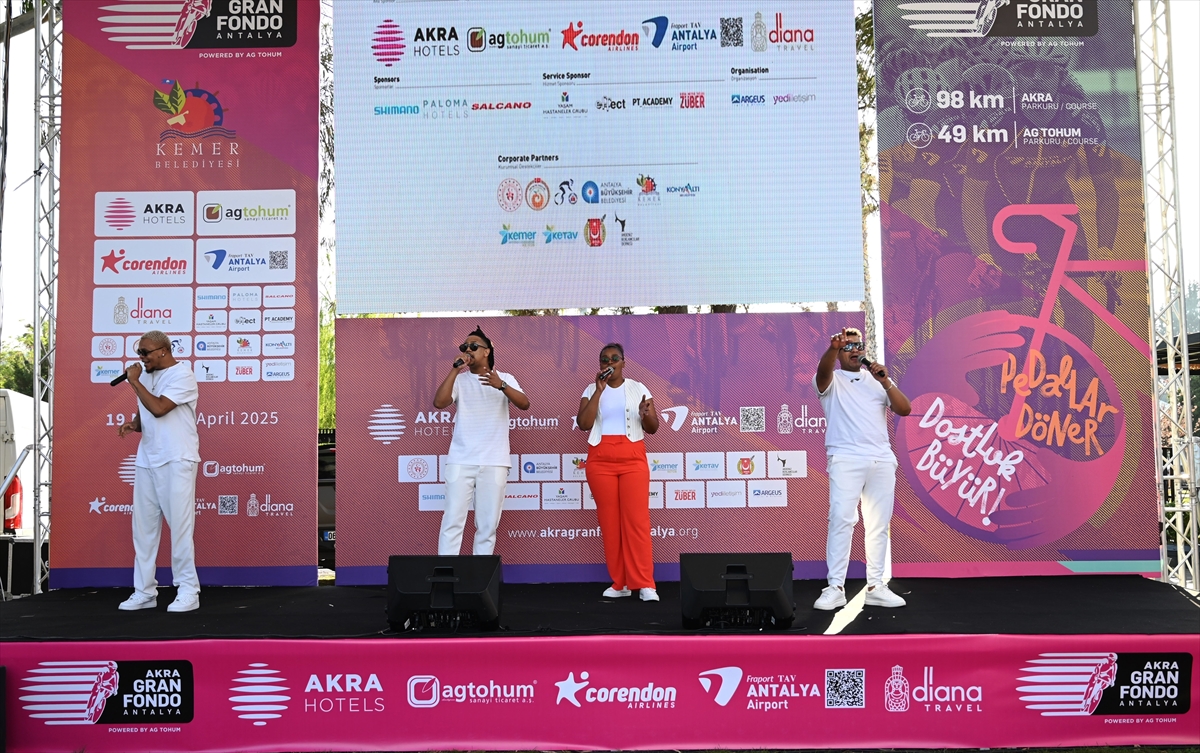 Kemer'de Akra Gran Fondo bisiklet yarışları öncesi tur ve müzikli etkinlik düzenlendi