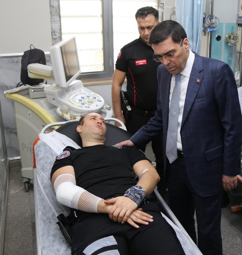 Şanlıurfa'da motosikletli Yunus Timlerinin otomobil ile çarpıştığı kazada 4 polis yaralandı