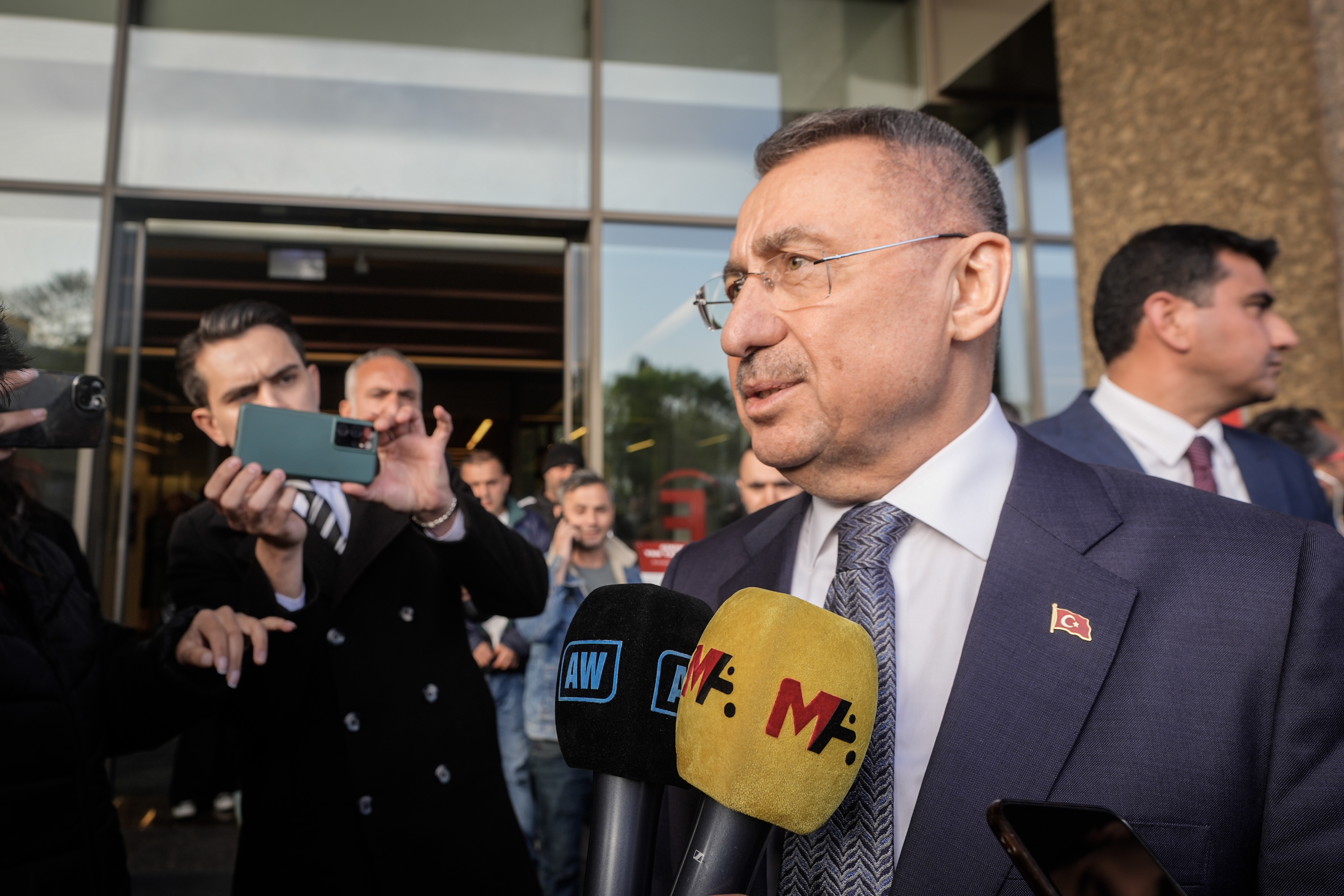 TBMM Dışişleri Komisyonu Başkanı Oktay'dan, TBMM Başkanvekili Önder'in tedavi gördüğü hastaneye ziyaret: