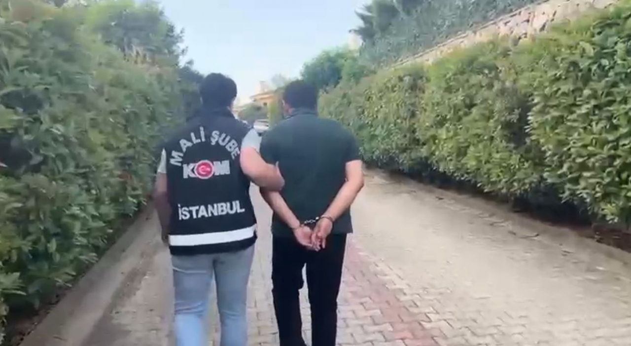 MİT, İstanbul Cumhuriyet Başsavcılığı ve İstanbul Emniyet Müdürlüğünce FETÖ'nün güncel finans yapılanmasına yönelik 9 ildeki operasyonda 26 kişi gözaltına alındı