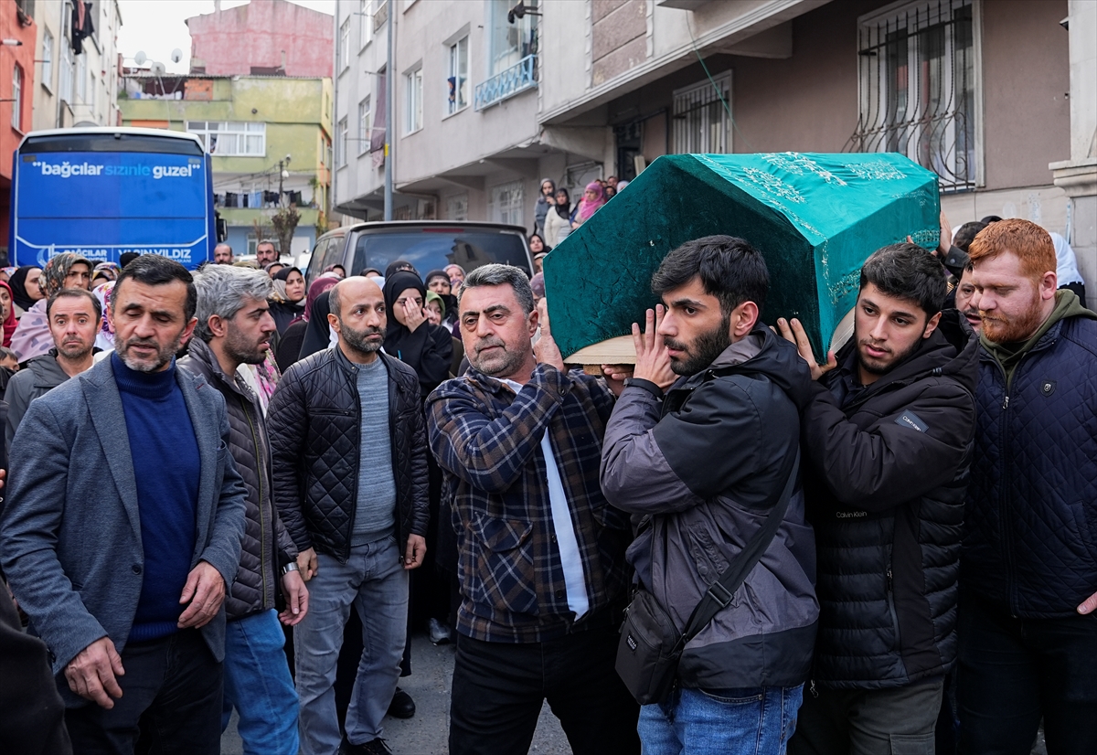 Bağcılar'da doğal gazdan zehirlendiği değerlendirilen 3 kişinin cenazesi defnedildi
