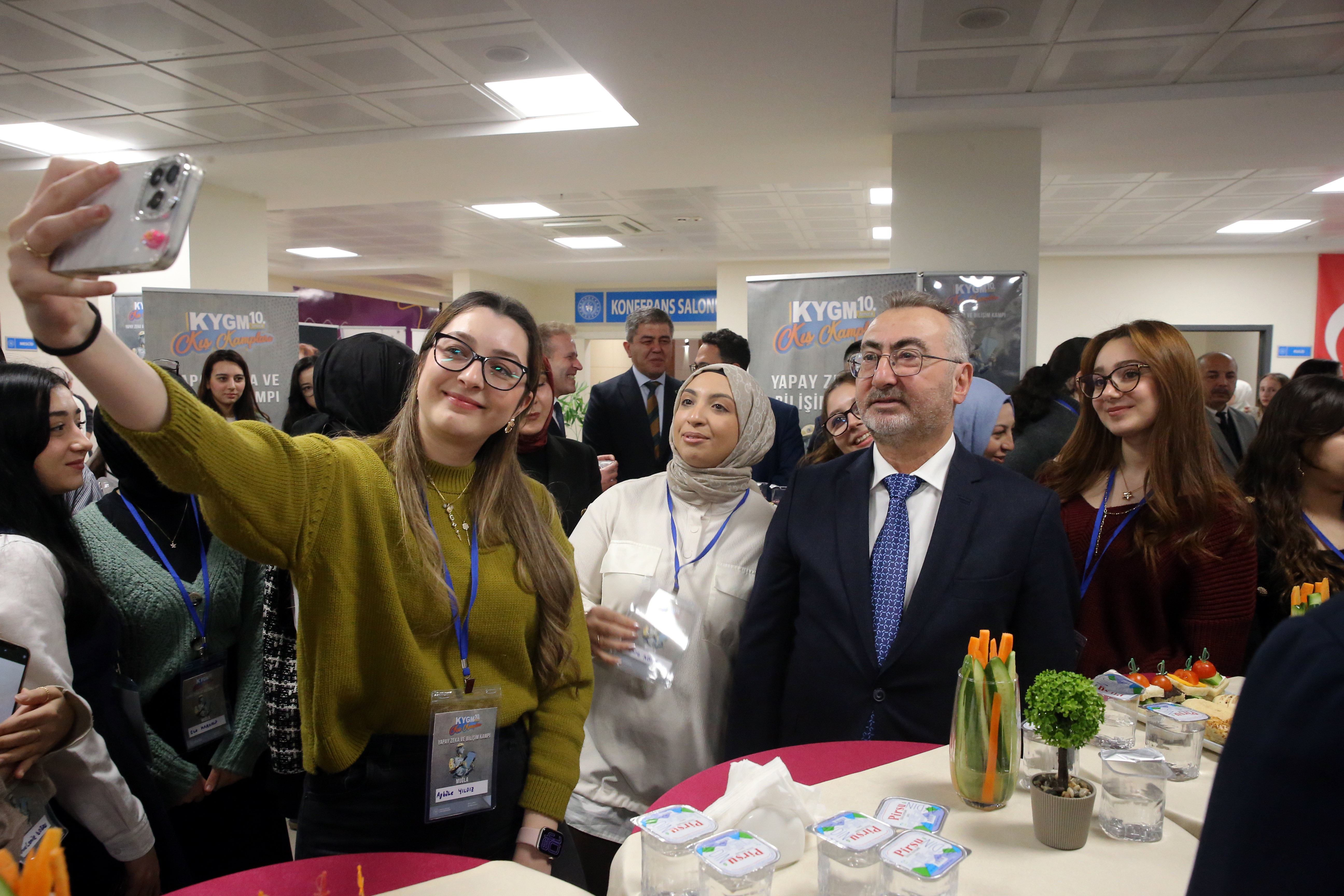 Gençlik ve Spor Bakan Yardımcısı Ersöz, Yapay Zeka ve Bilişim Kampı'nın açılışında konuştu: