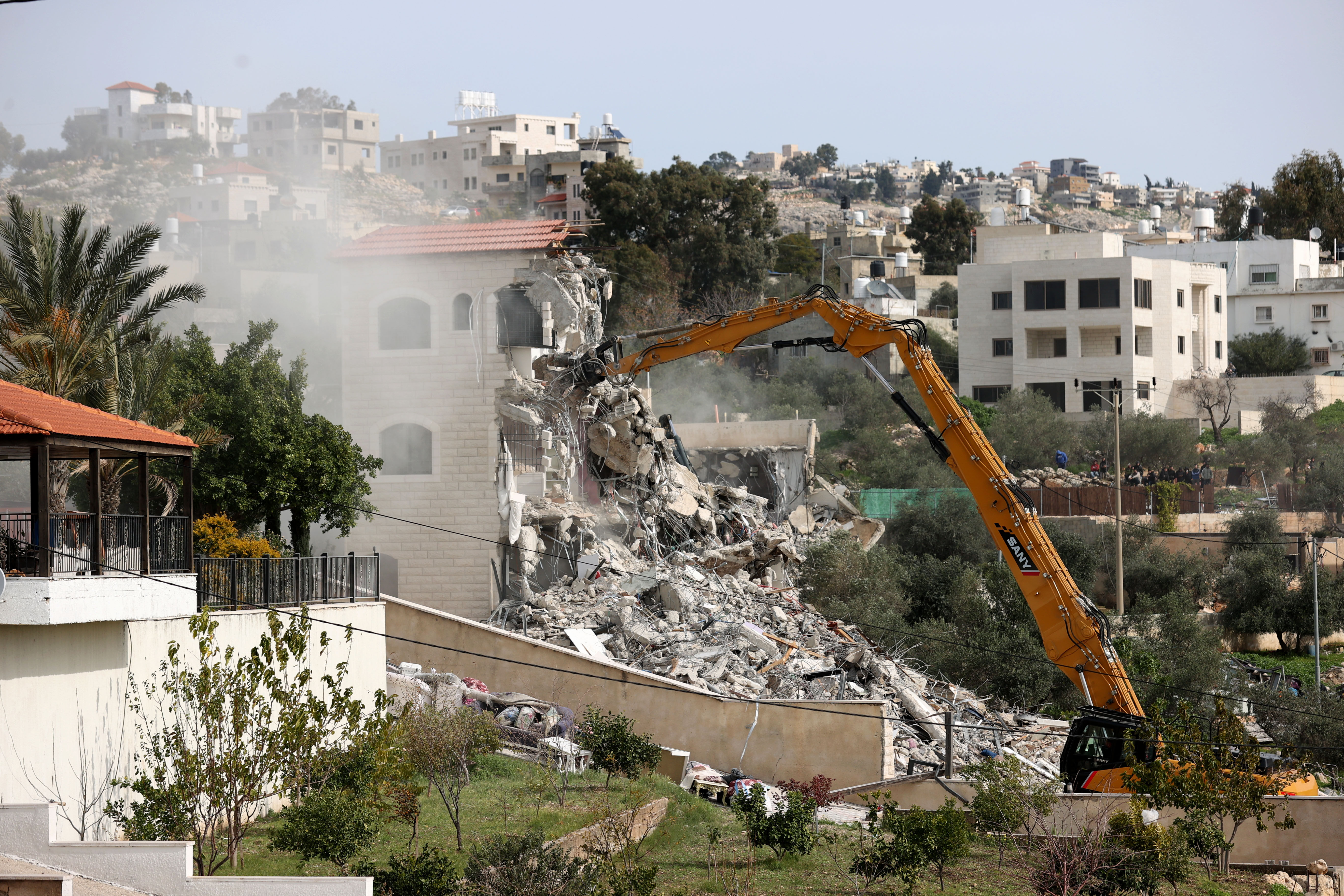 İsrail ordusu, Batı Şeria'da Filistinlilere ait 3 evi yıktı