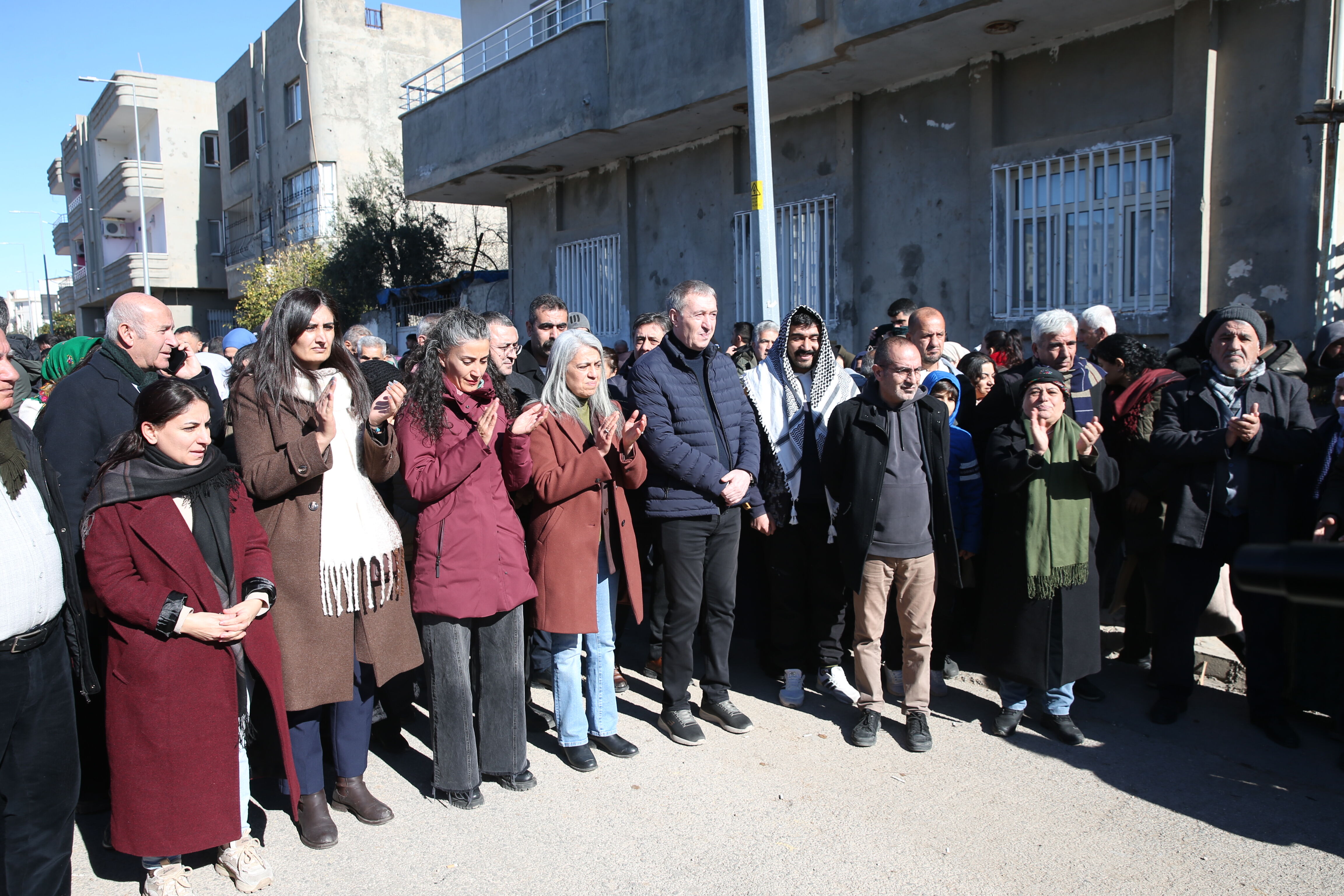 Nusaybin'de sınır hattında izinsiz gösteri yapmak isteyen gruba müdahale edildi