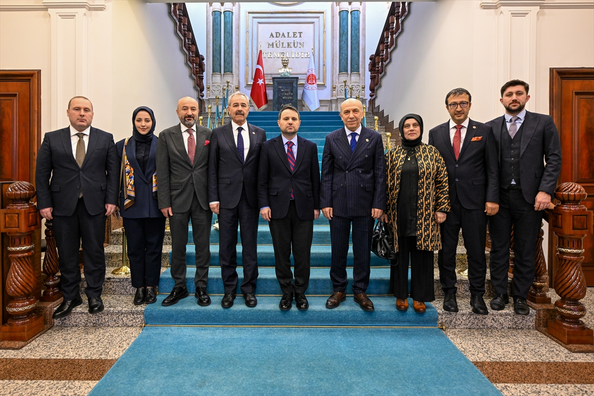 Adalet Bakanı Gürlek, İstanbul 2 No'lu Barosunun başkan ve yönetimi ile görüştü
