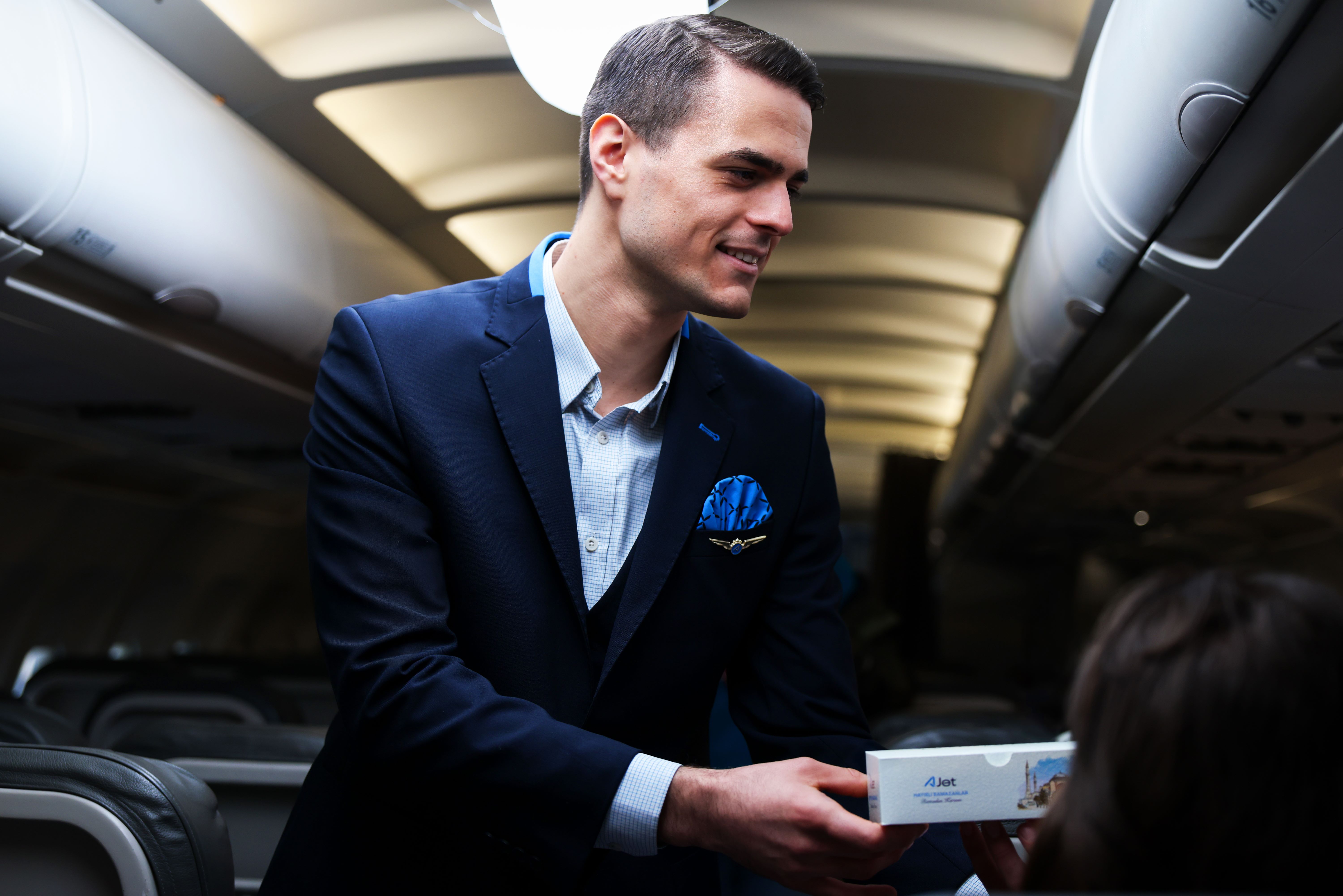 AJet'ten yurt içi uçuşlarında ücretsiz iftar ve sahur ikramı