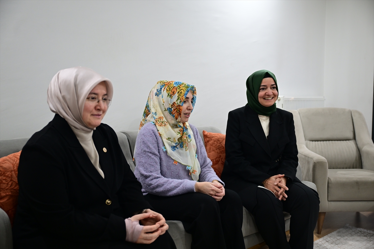 AK Parti Genel Başkan Yardımcısı Kaya, depremzede ailenin iftar sofrasına konuk oldu