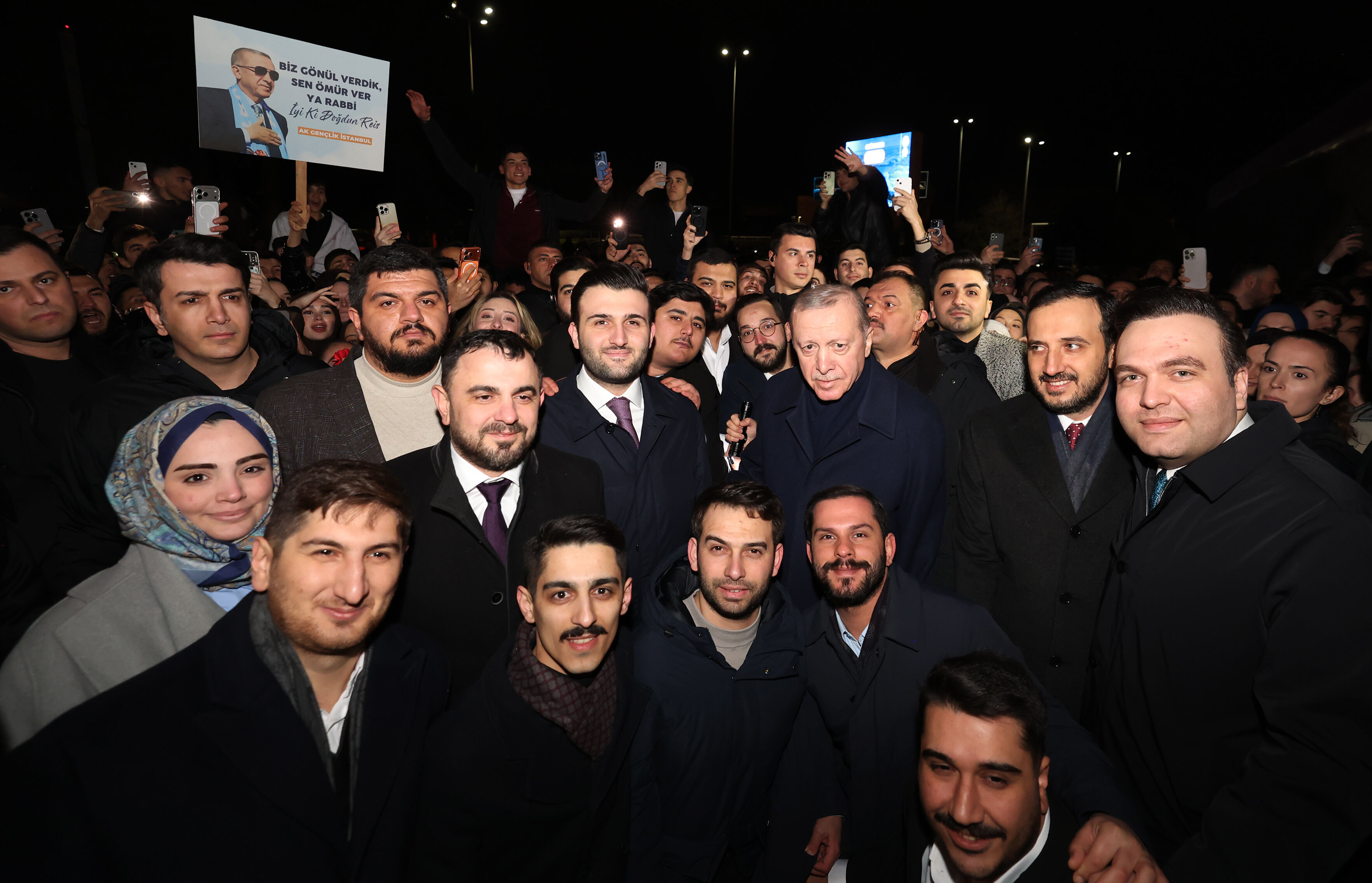 AK Partili gençlerden Cumhurbaşkanı Erdoğan'a doğum günü sürprizi