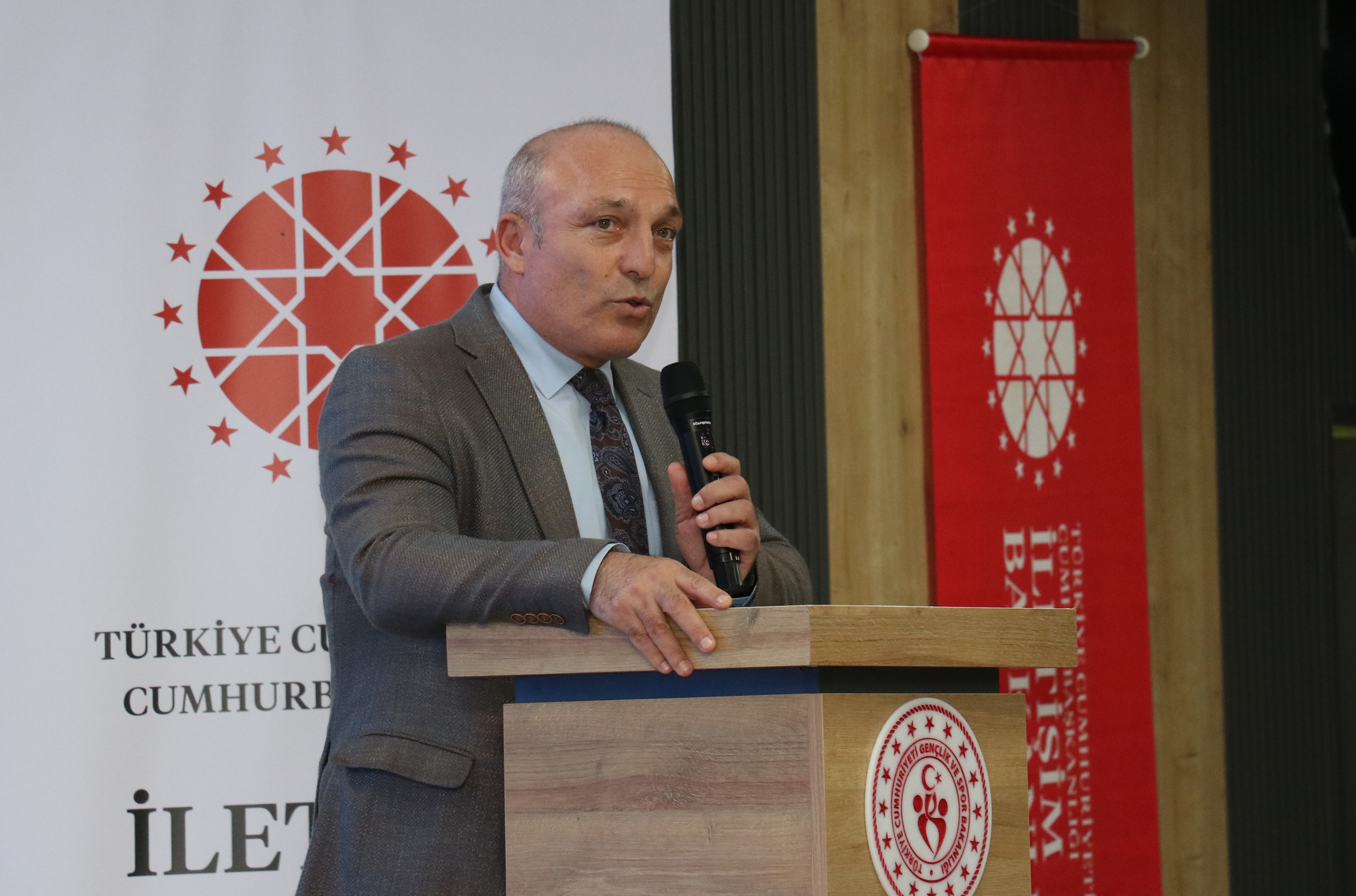 Antalya'da 'Medya Etiği-Sorumlu Gazetecilik Kampı' başladı