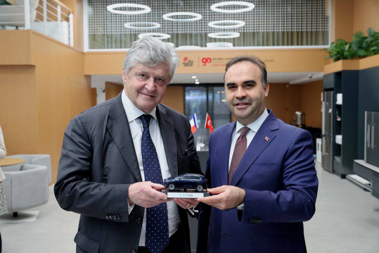 Bakan Kacır, Fransa Dış Ticaret ve Yatırımlardan Sorumlu Bakanı Forissier ile bir araya geldi: