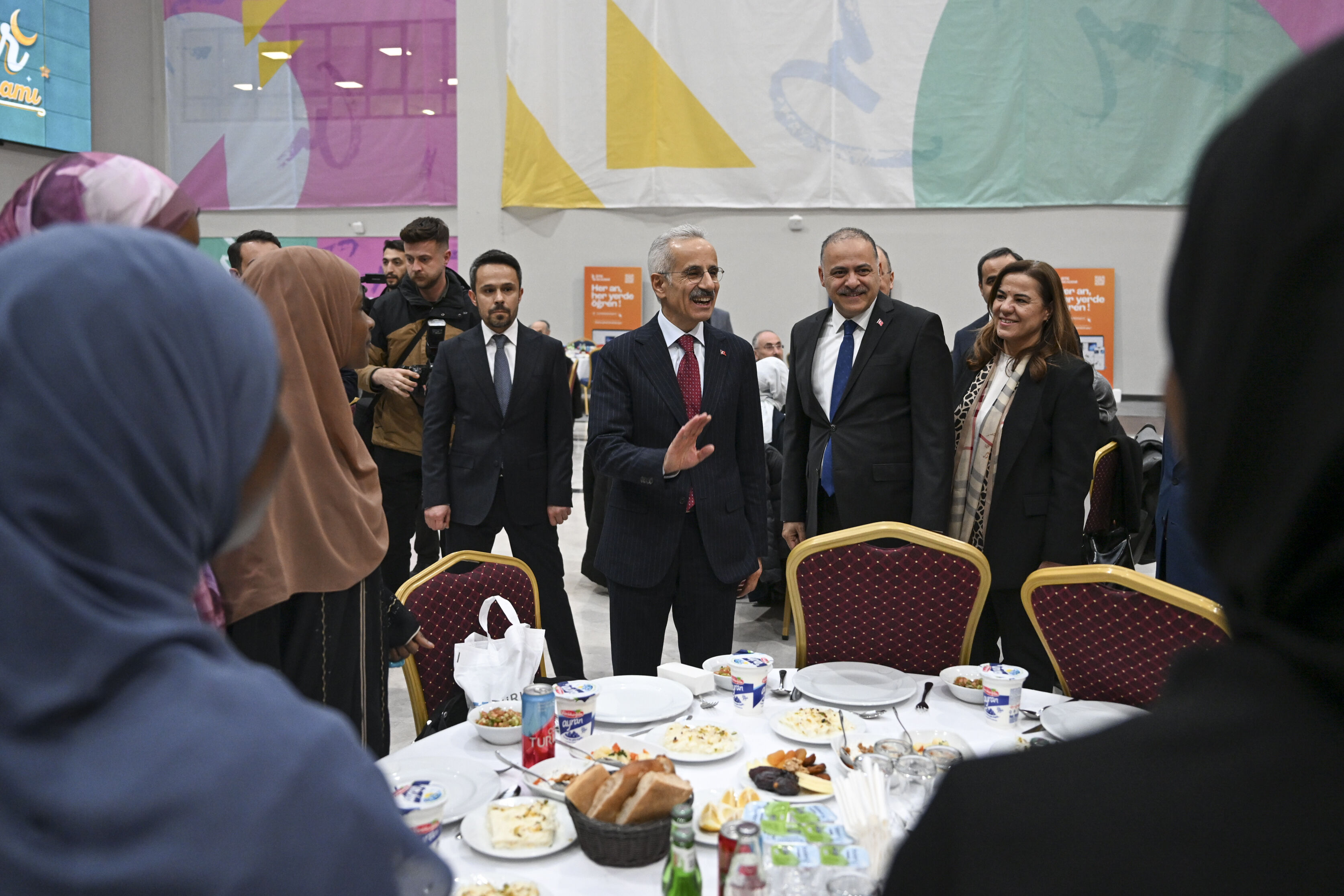 Bakan Uraloğlu, haberleşme sektörü temsilcileriyle iftarda buluştu: