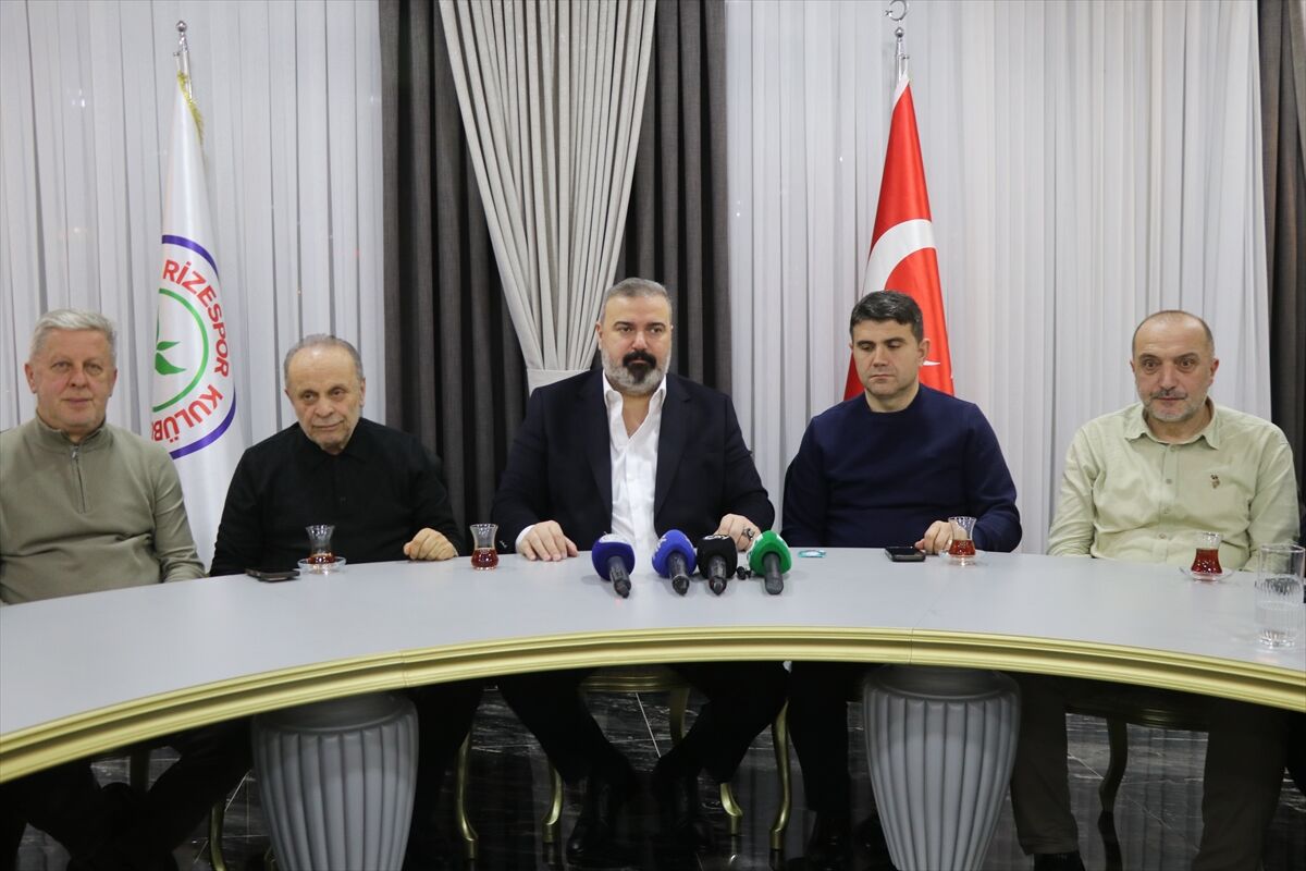 Çaykur Rizespor Kulübü Başkan İbrahim Turgut, basınla bir araya geldi: