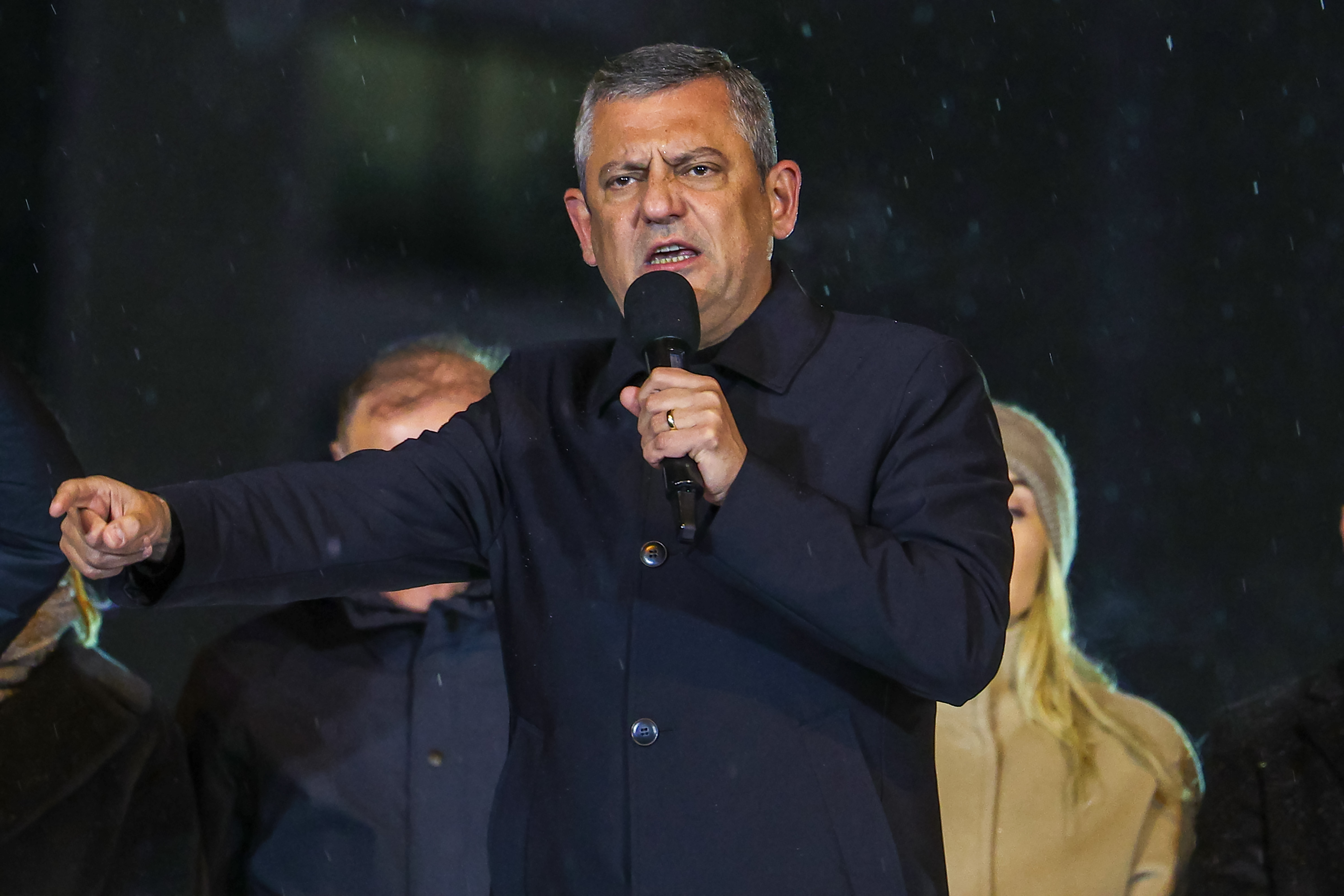 CHP Genel Başkanı Özel, partisinin Ataşehir mitingine katıldı