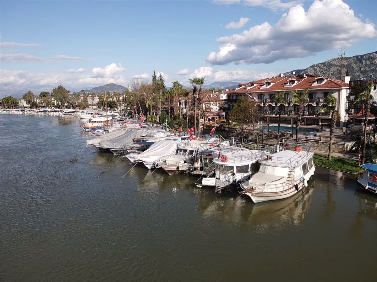 Dalyan Kanalı'nda aşırı yağışlarla su seviyesi 1,5 metre yükseldi