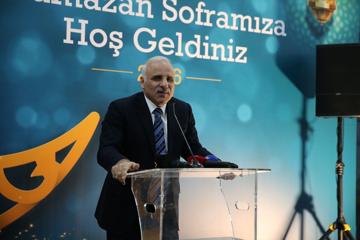 Diyarbakır Valisi Zorluoğlu üniversite öğrencileriyle iftarda buluştu