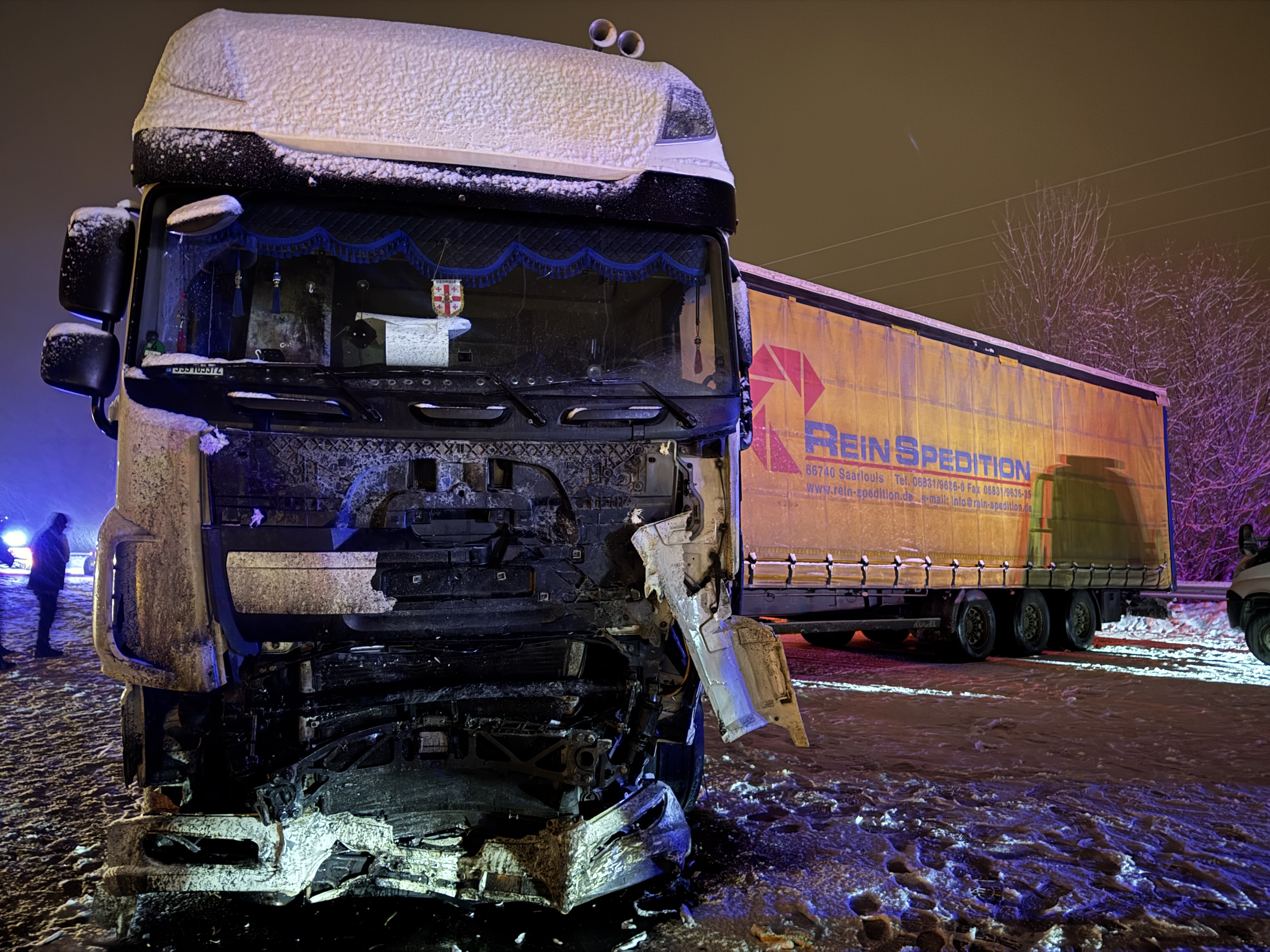 Erzurum'da tır ile çarpışan SUV tipi araçtaki 4 kişi hayatını kaybetti
