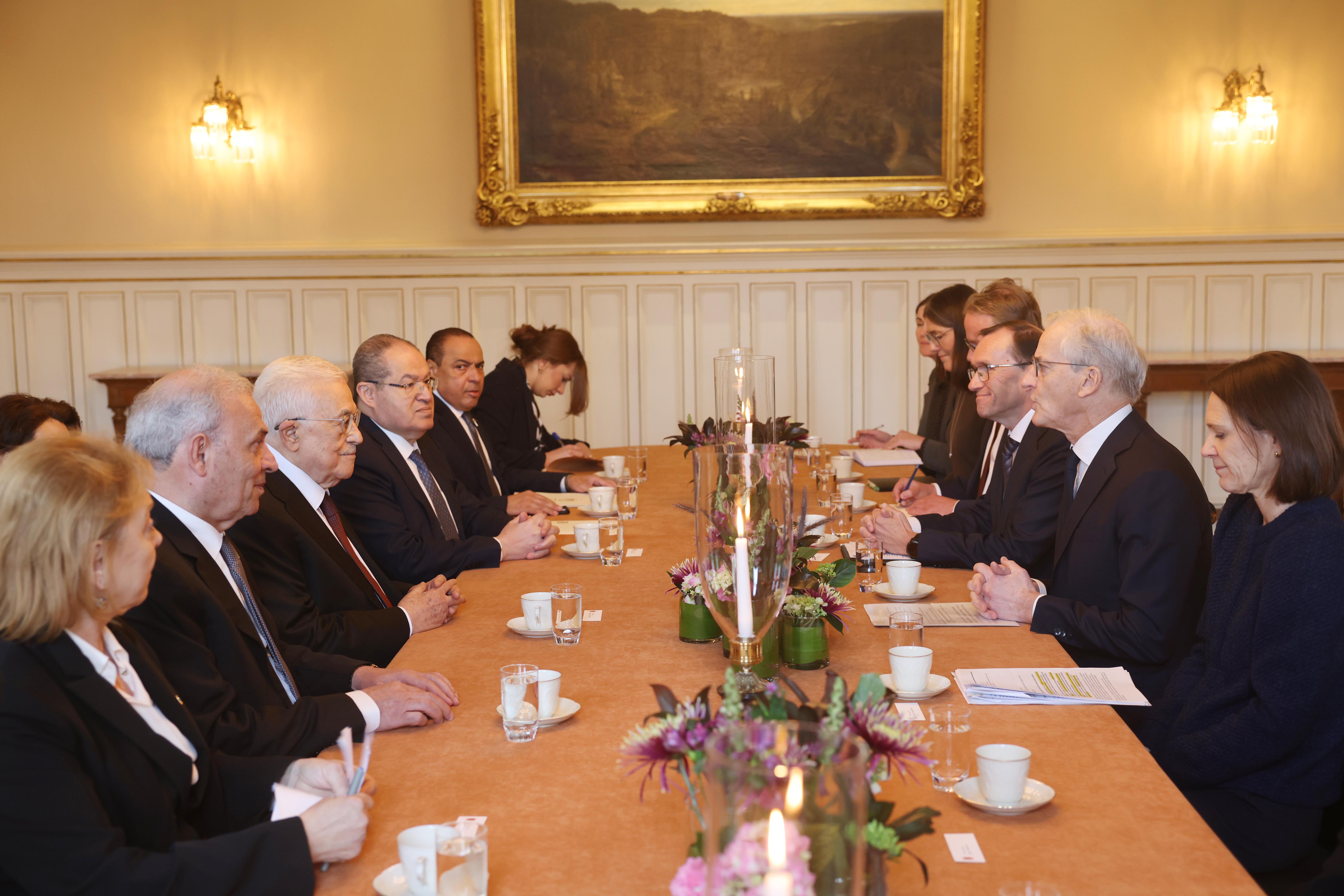 Filistin Devlet Başkanı Abbas, Oslo'da Norveç Başbakanı Store ile görüştü