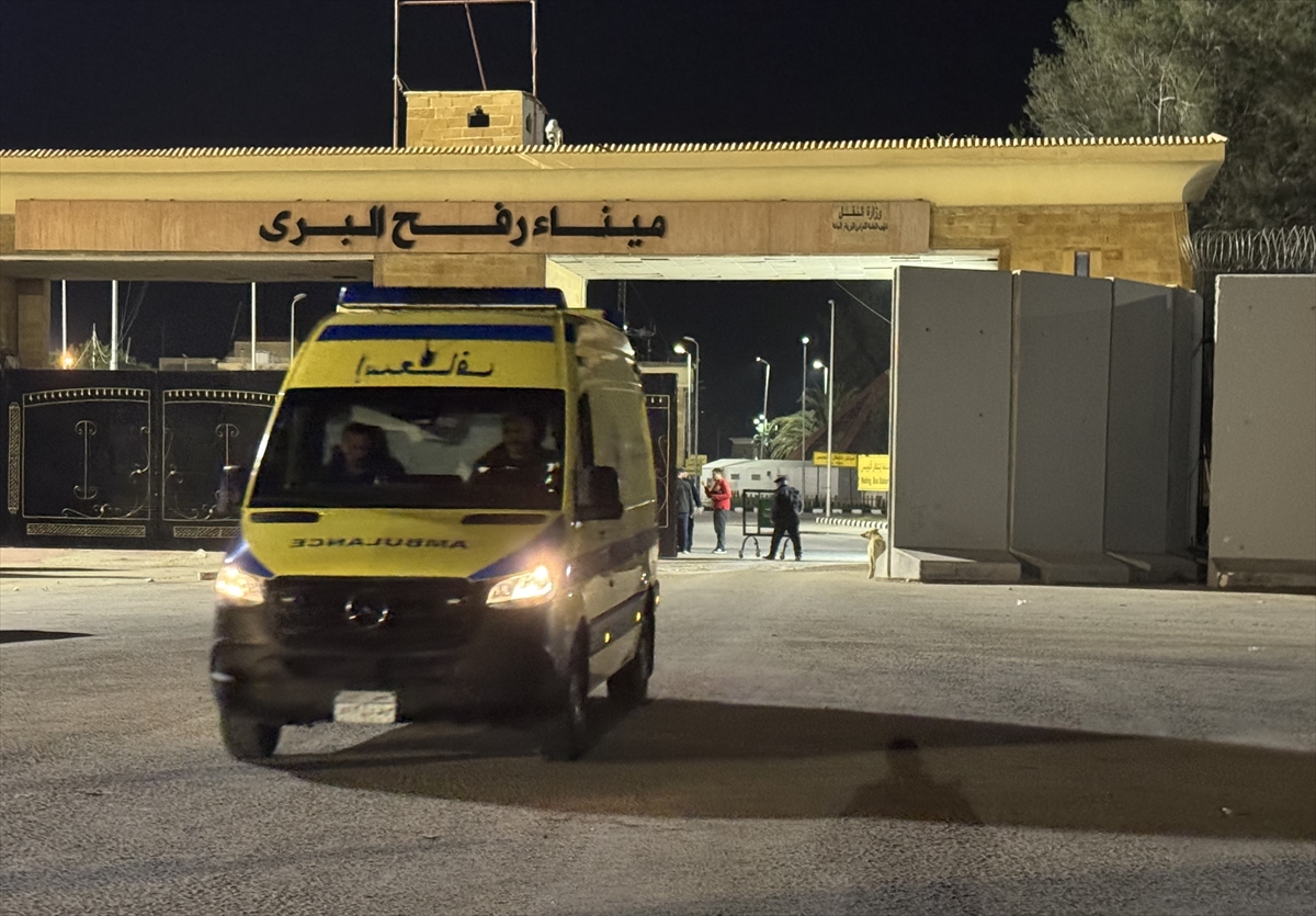Filistin Kızılayı: Refah Sınır Kapısı'ndan 15 hasta ve 31 refakatçi Mısır'a tahliye edildi