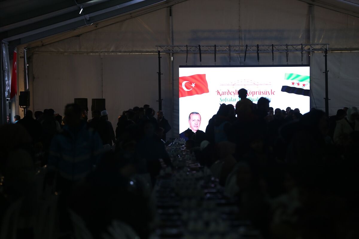 Gaziantep Belediyesi, Suriye'nin Halep ilinde bin yetim ailesine iftar verdi