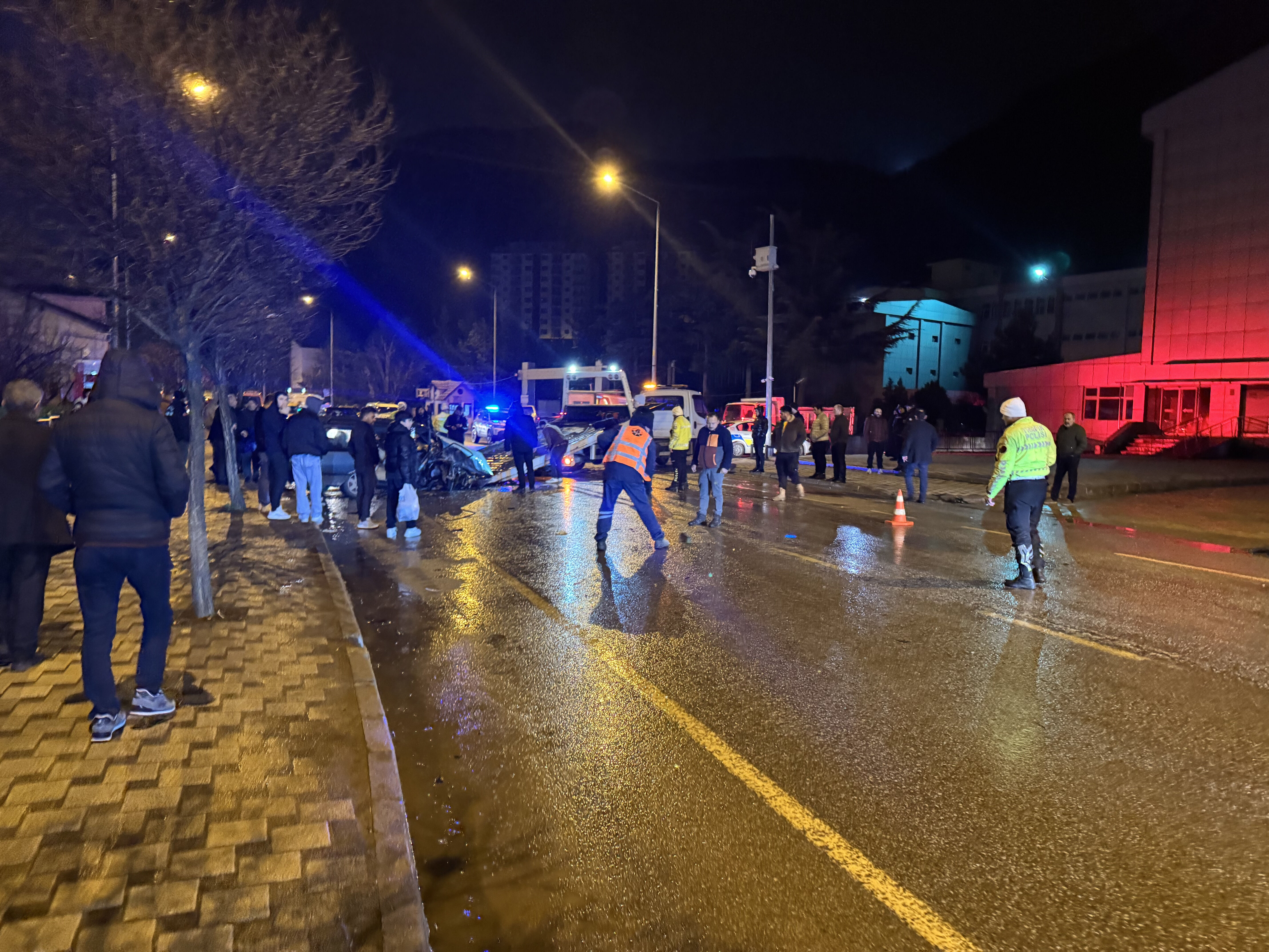 Gümüşhane'de iki otomobilin çarpışması sonucu 1 kişi öldü, 3 kişi yaralandı