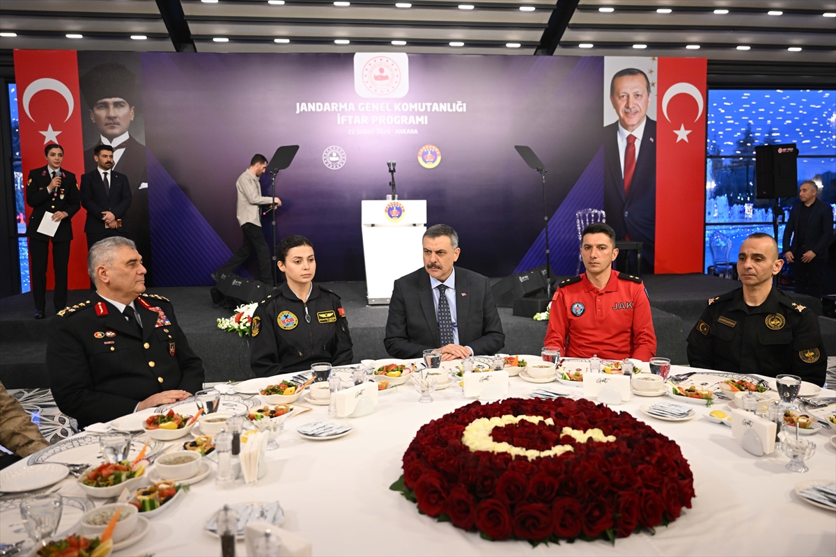 İçişleri Bakanı Çiftçi, jandarma personeliyle iftarda bir araya geldi: