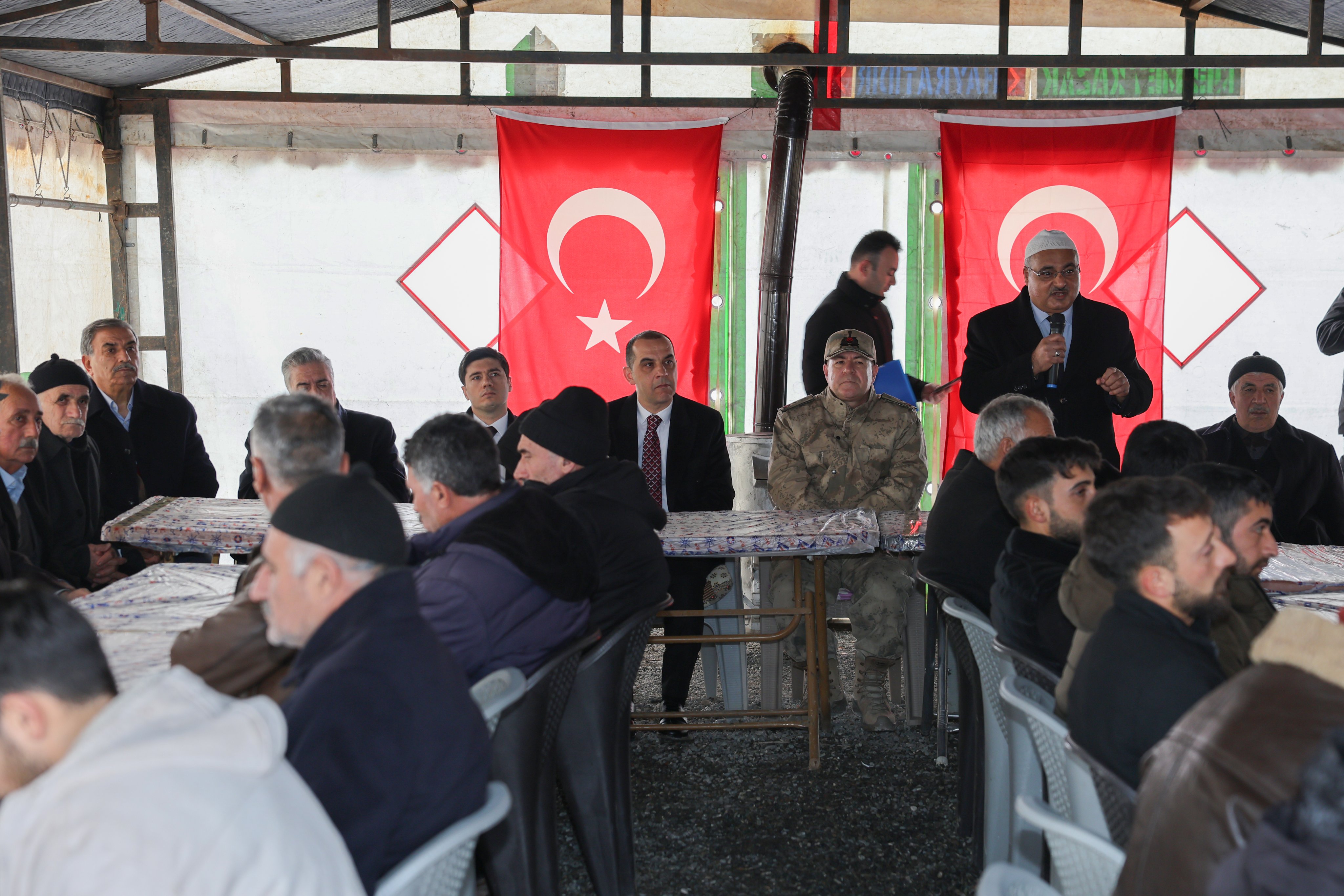 Iğdır'da husumetli aileler Vali Taşolar'ın katılımıyla düzenlenen programda barıştı