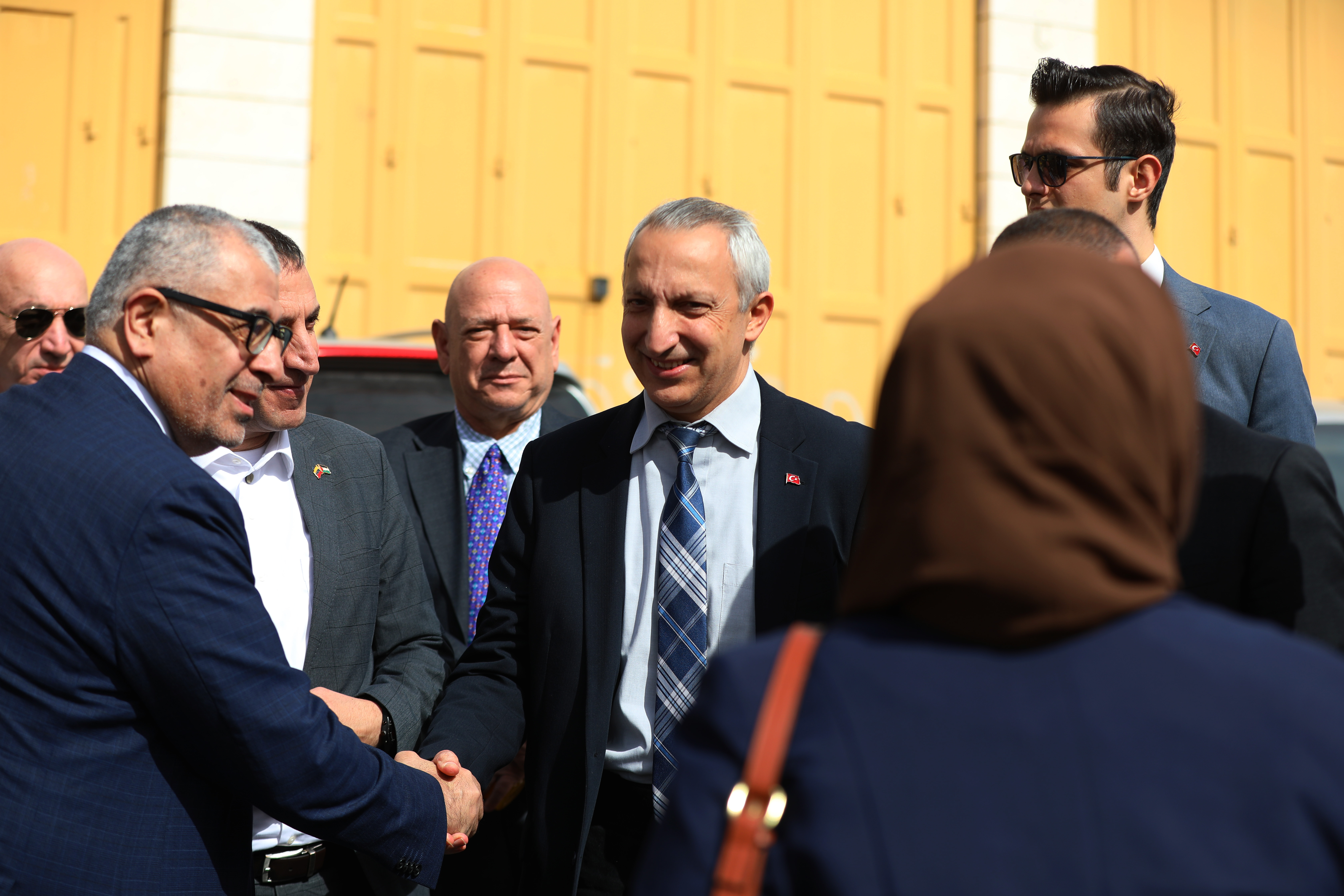 İsrail ordusundan diplomatik heyetin Harem-i İbrahim ziyareti sırasında gazetecilere giriş yasağı