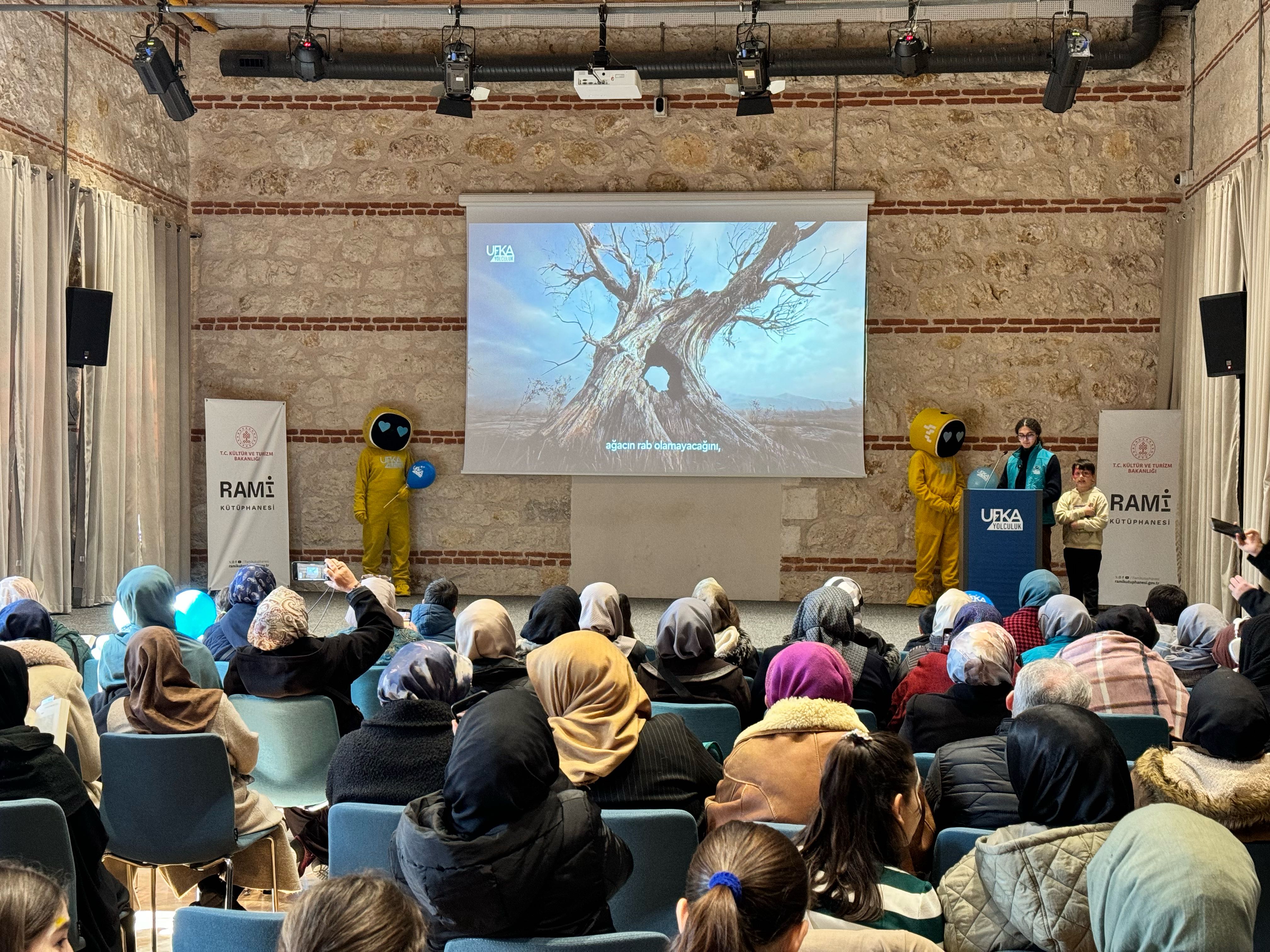 İstanbul'da 'Ufka Yolculuk' yarışmasının kitap okuma etkinliği düzenlendi