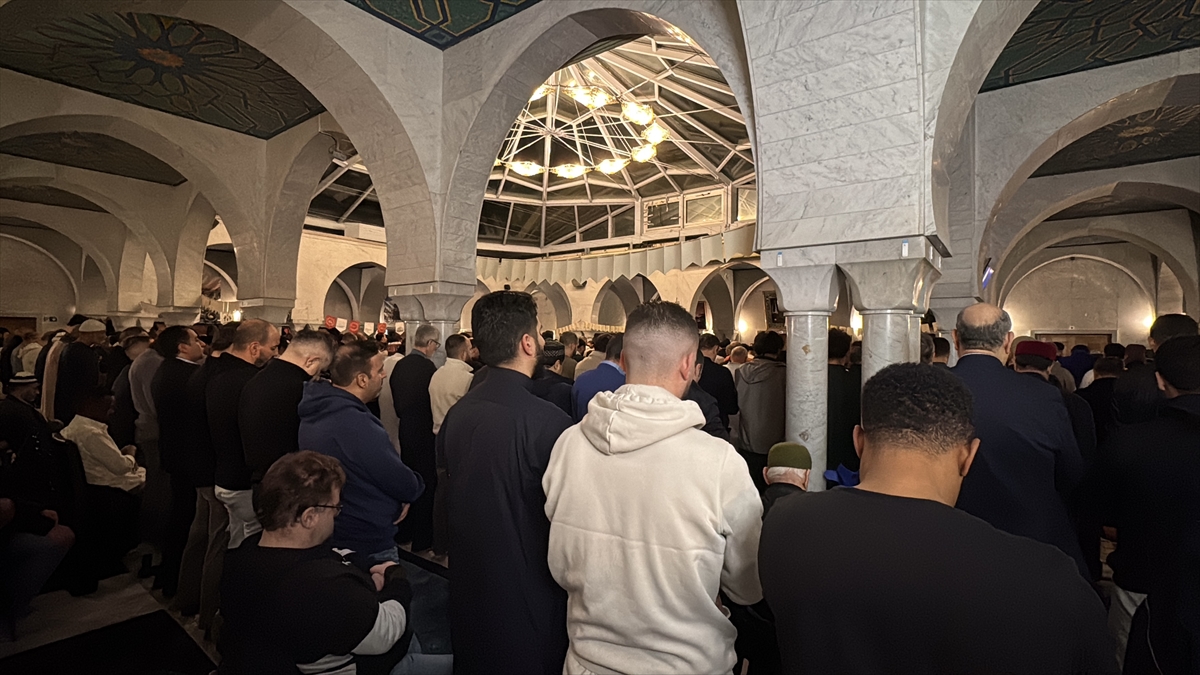 İsviçre'de ramazan ayının ilk teravih namazı kılındı