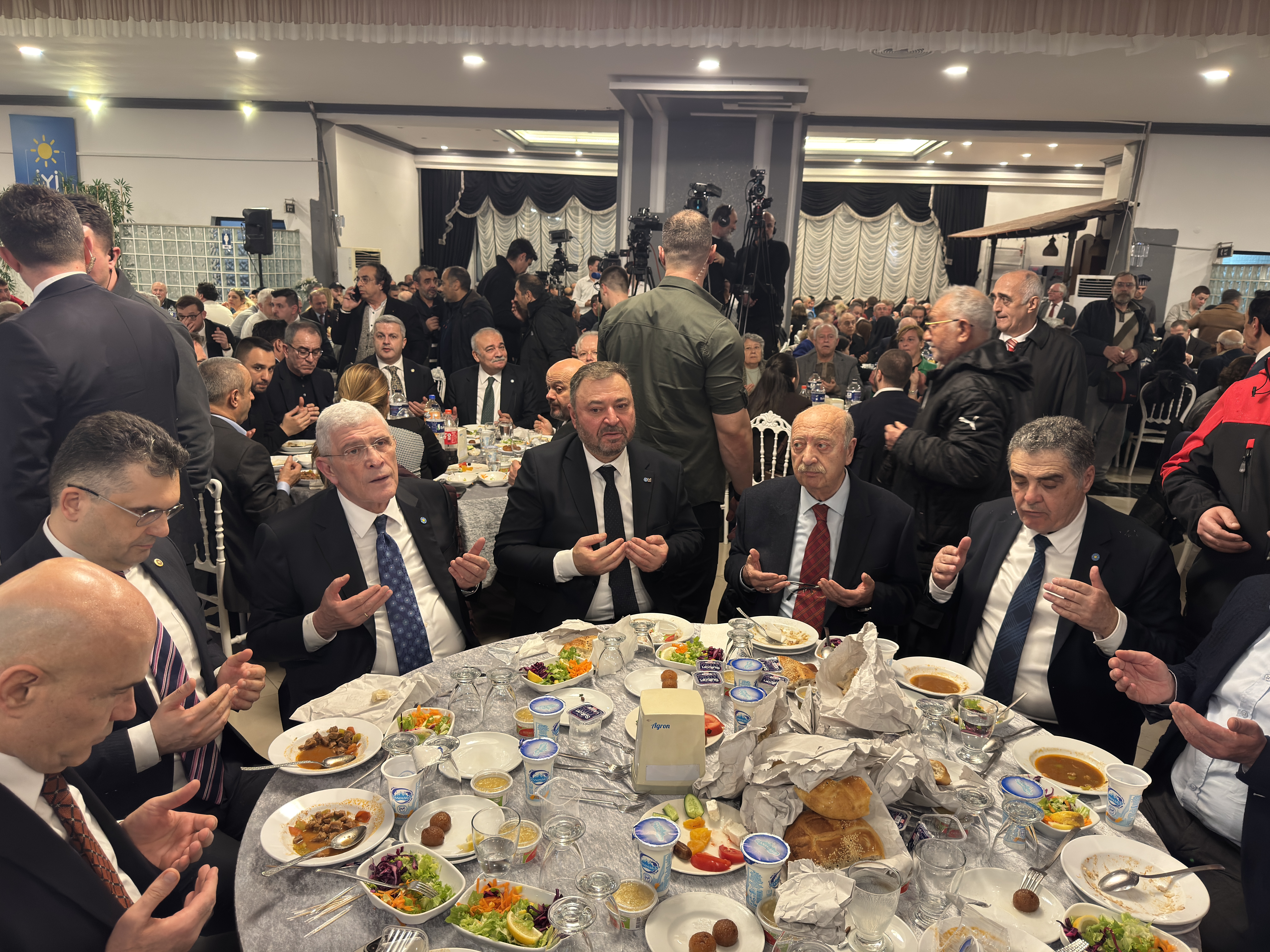 İYİ Parti Genel Başkanı Dervişoğlu, Balıkesir'de iftar programına katıldı