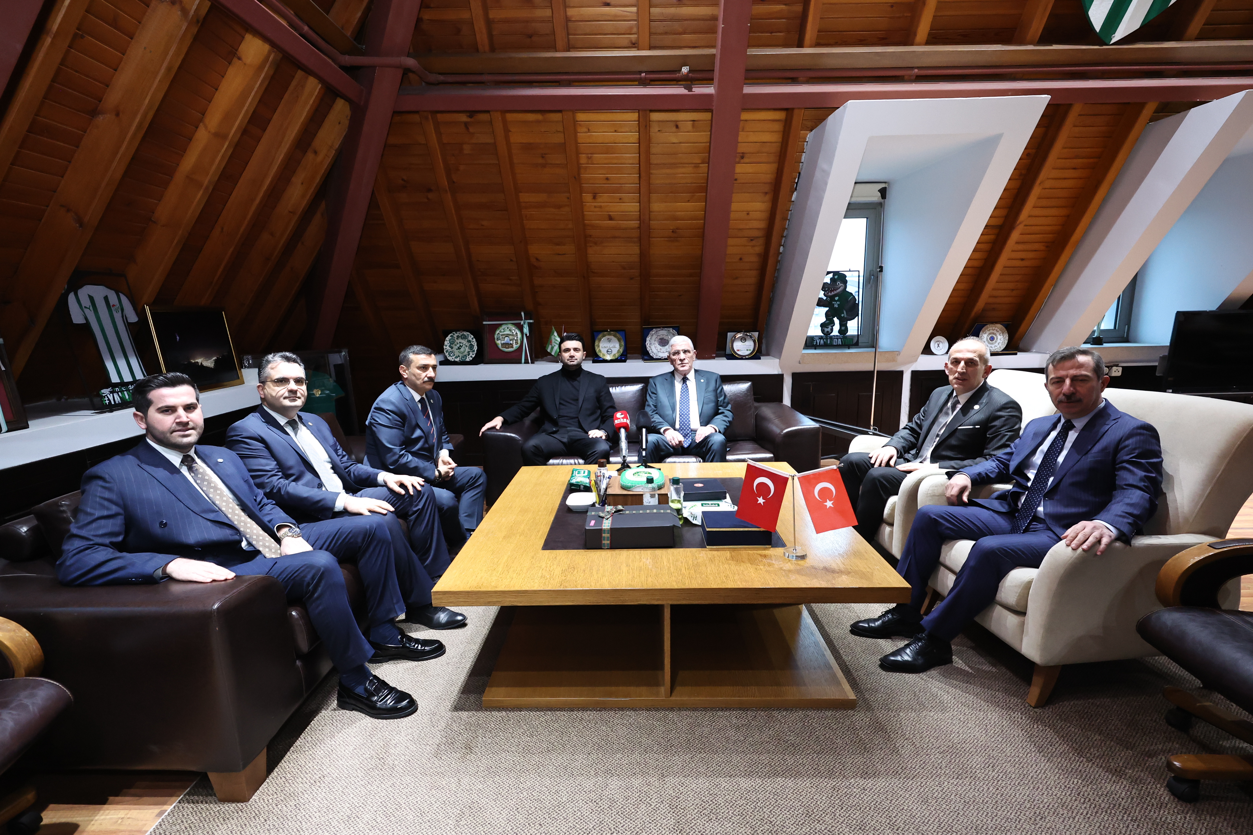 İYİ Parti Genel Başkanı Dervişoğlu, Bursaspor Kulübünü ziyaret etti