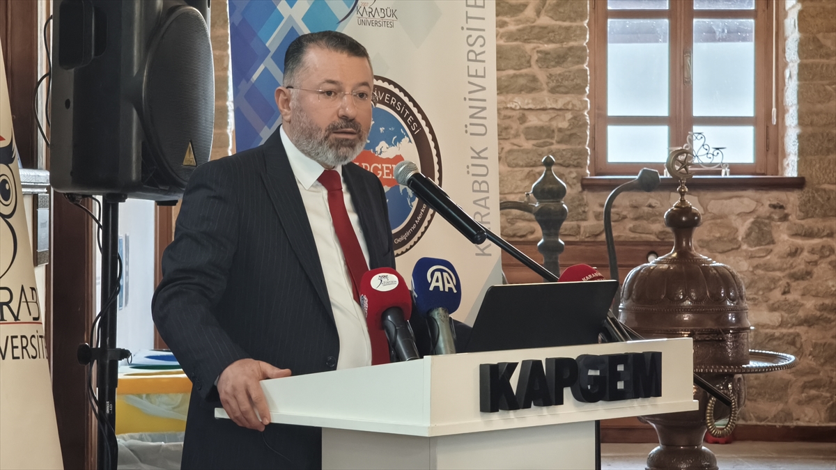 Karabük Üniversitesi, kuraklıkla mücadele ile organik tarım politika raporlarını tanıttı