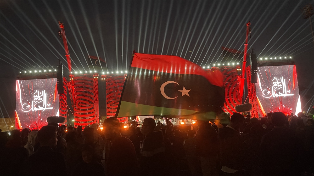 Libyalılar başkent Trablus'ta 17 Şubat Devrimi'nin 15. yıldönümünü kutladı