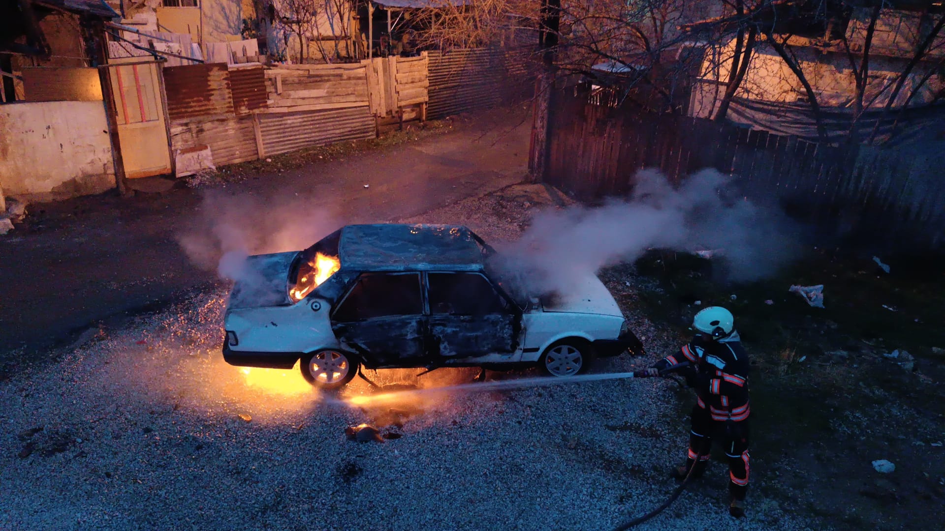 Malatya'da babasının aracını yakan kişi gözaltına alındı