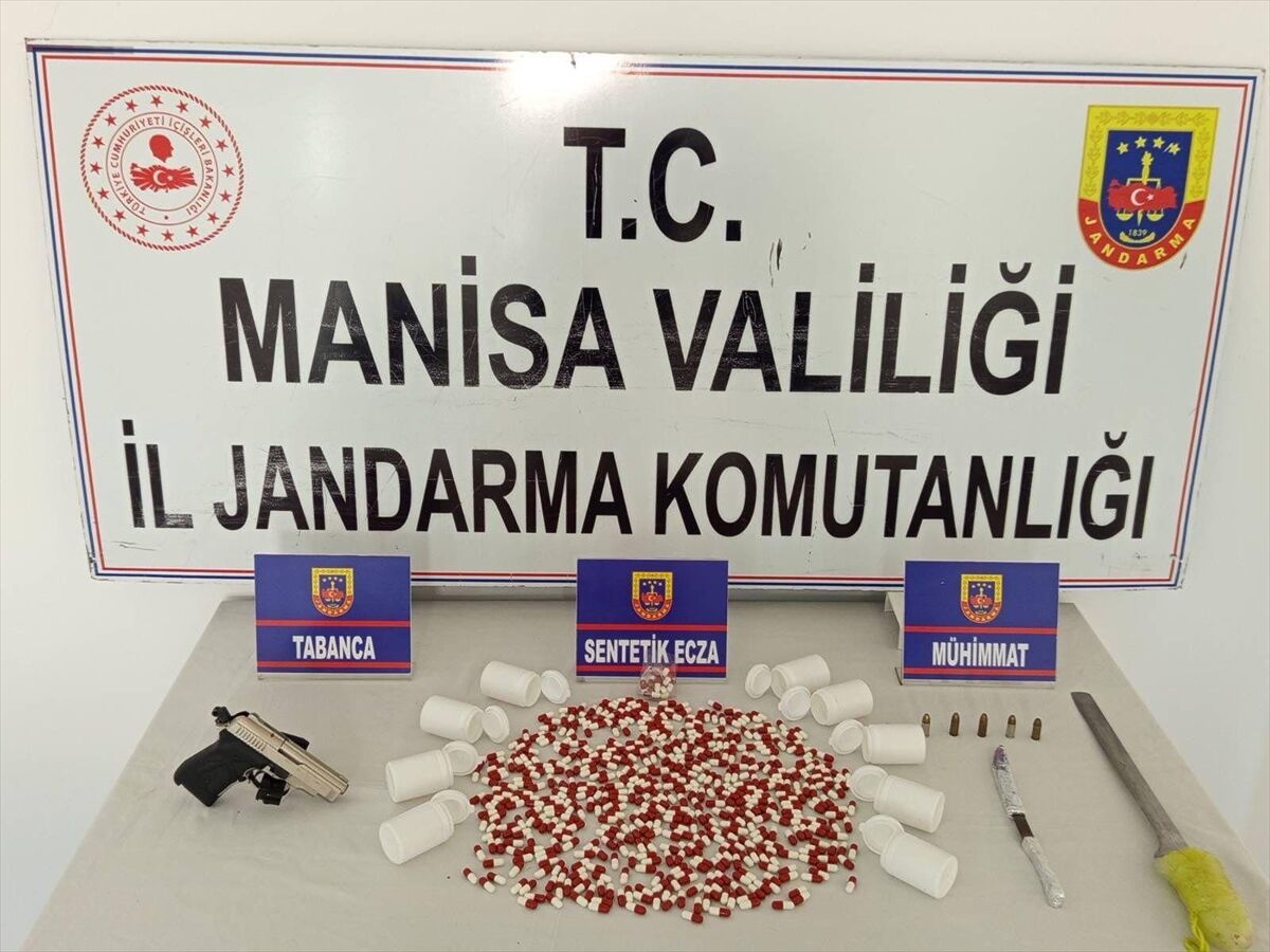 Manisa'da uyuşturucu operasyonunda 3 şüpheli tutuklandı