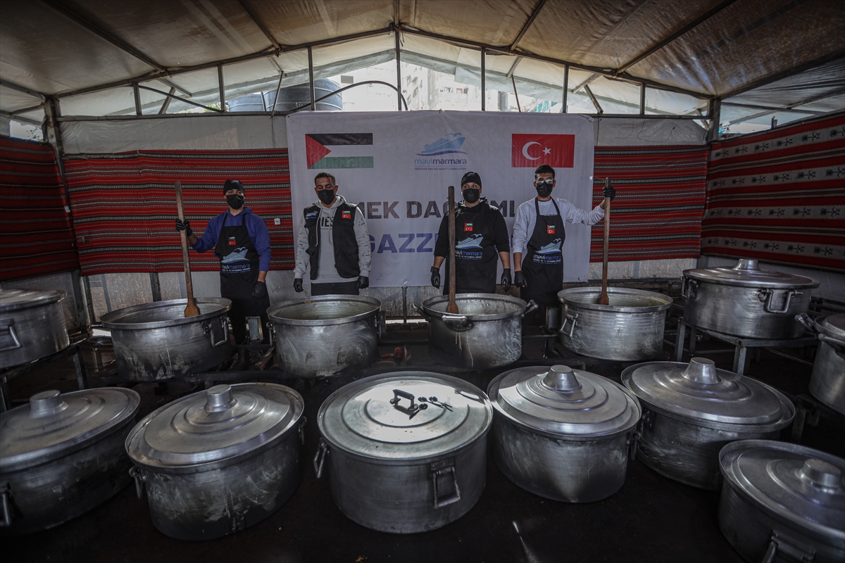 Mavi Marmara Derneği, Gazze'de günde 10 bin kişiye sıcak yemek dağıtacak hayır mutfağı açtı