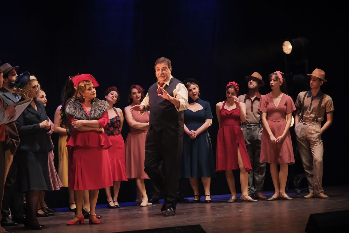 Mersin Devlet Opera ve Balesi 'Kiss Me Kate' müzikal tiyatrosunun prömiyerini yaptı