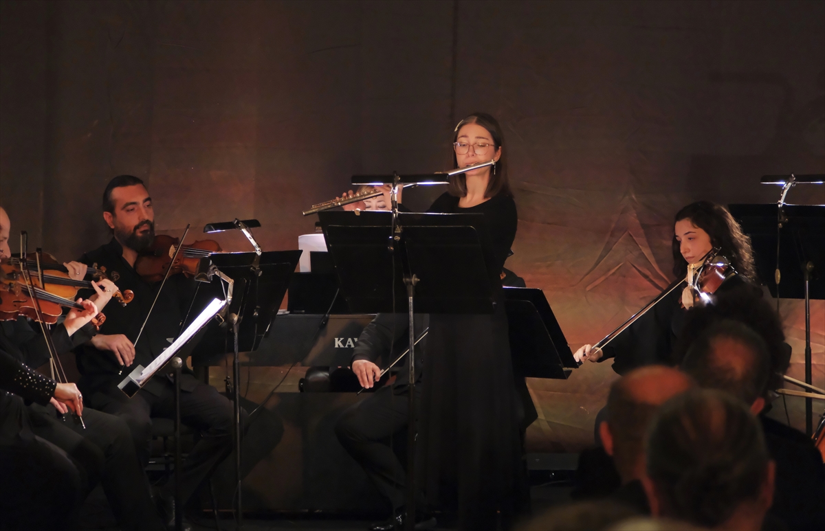 Mersin'de 'Müziğin Sonsuzluğunda Yarım Kalan Bir Beste: Laçin Akyol' konseri verildi